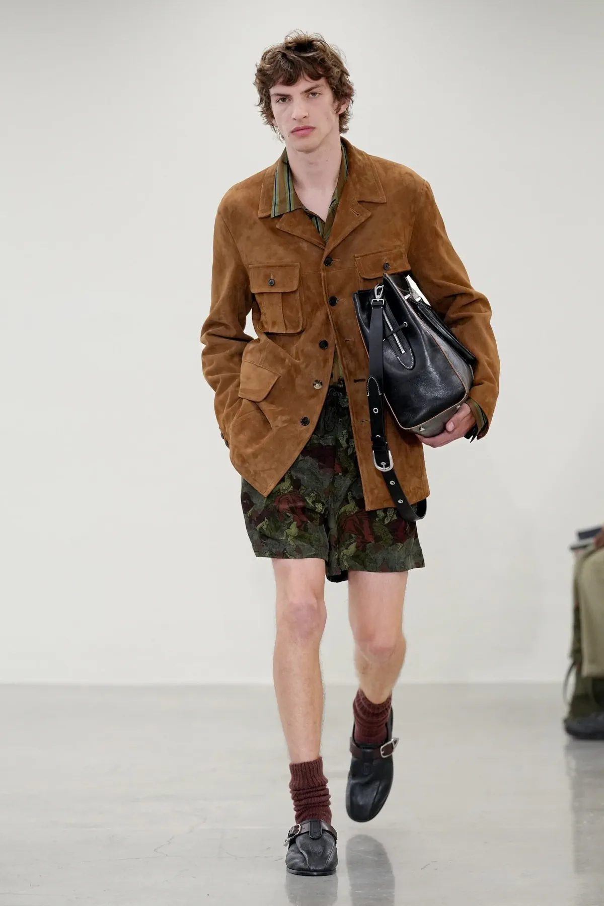 Paul Smith réinvente le costume masculin pour le printemps 2027 avec une élégance libérée