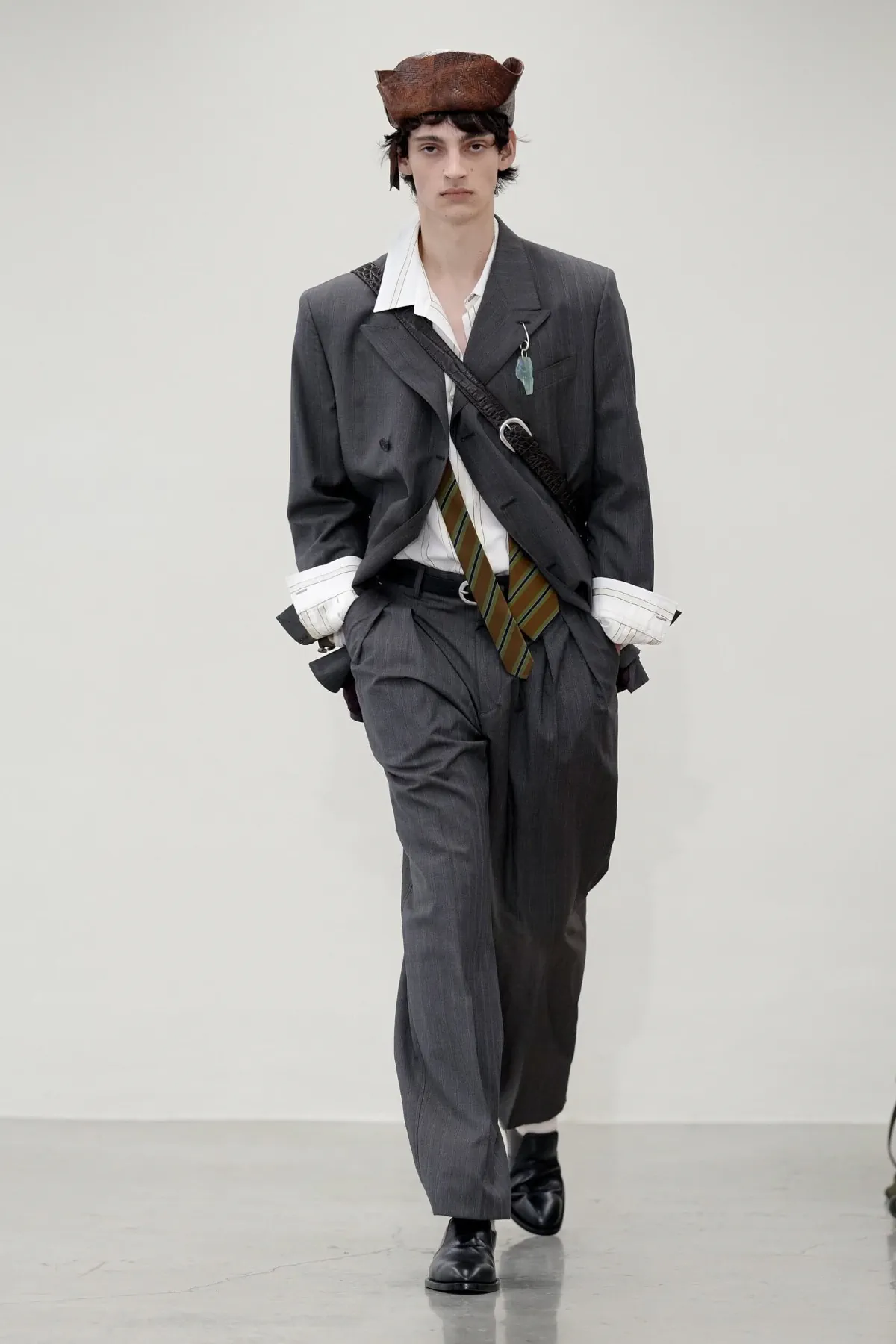 Paul Smith réinvente le costume masculin pour le printemps 2027 avec une élégance libérée