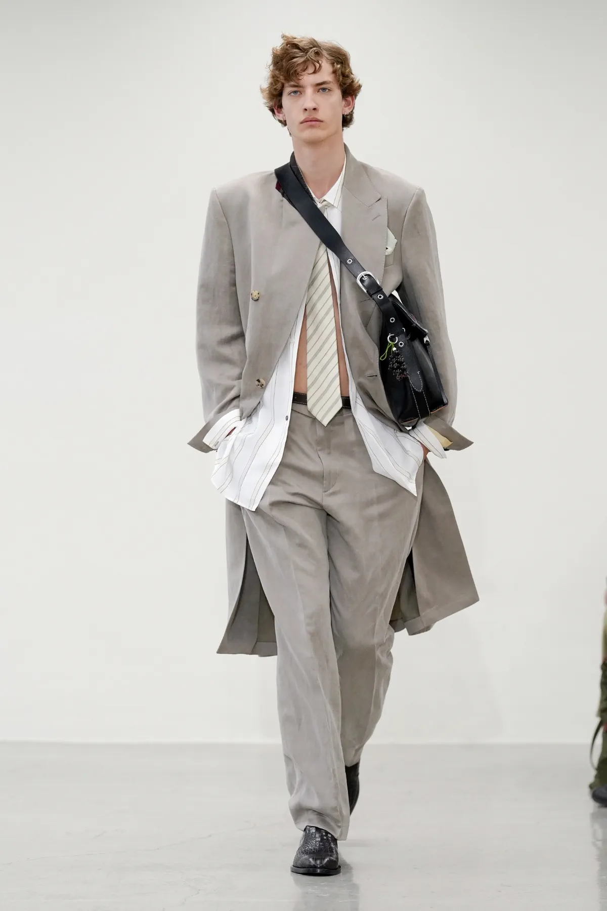 Paul Smith Spring Summer 2027 Milan Fashion Week 2 Paul Smith réinvente le costume masculin pour le printemps 2027 avec une élégance libérée