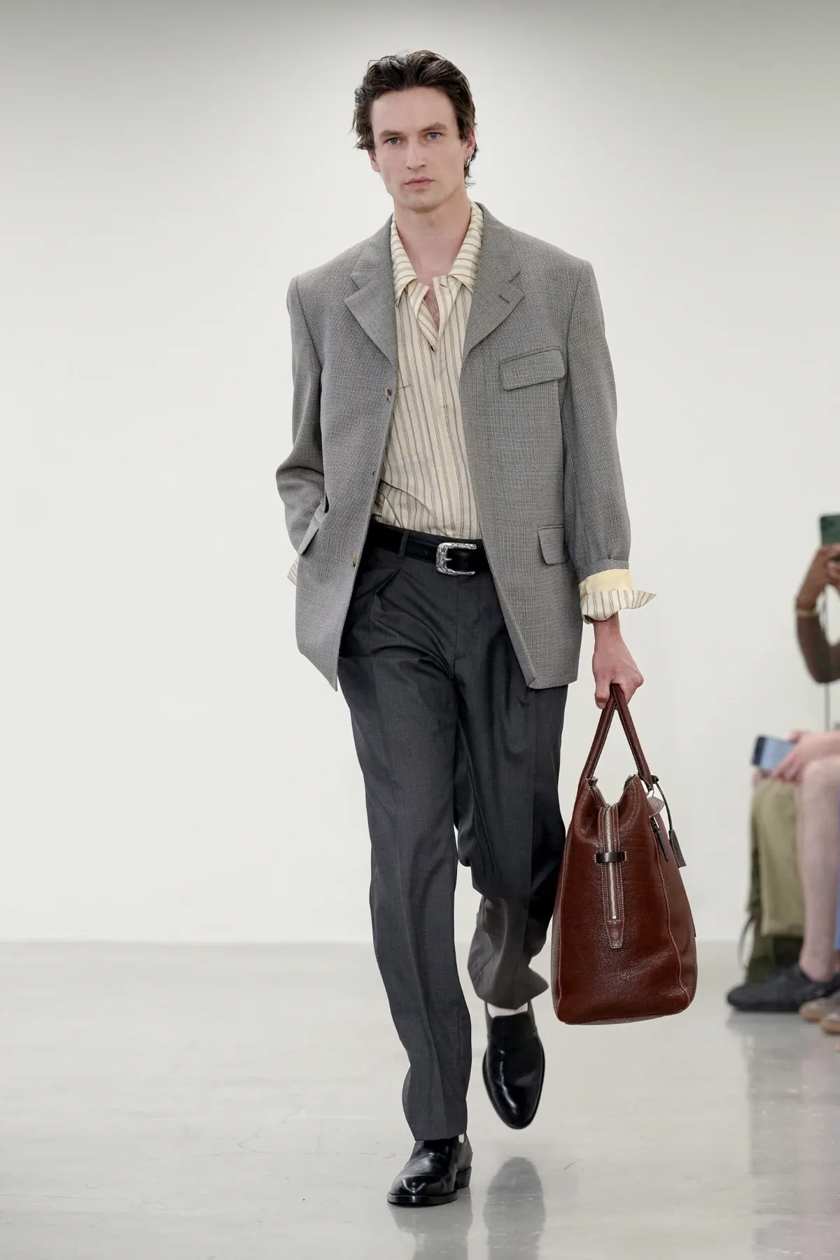 Paul Smith réinvente le costume masculin pour le printemps 2027 avec une élégance libérée
