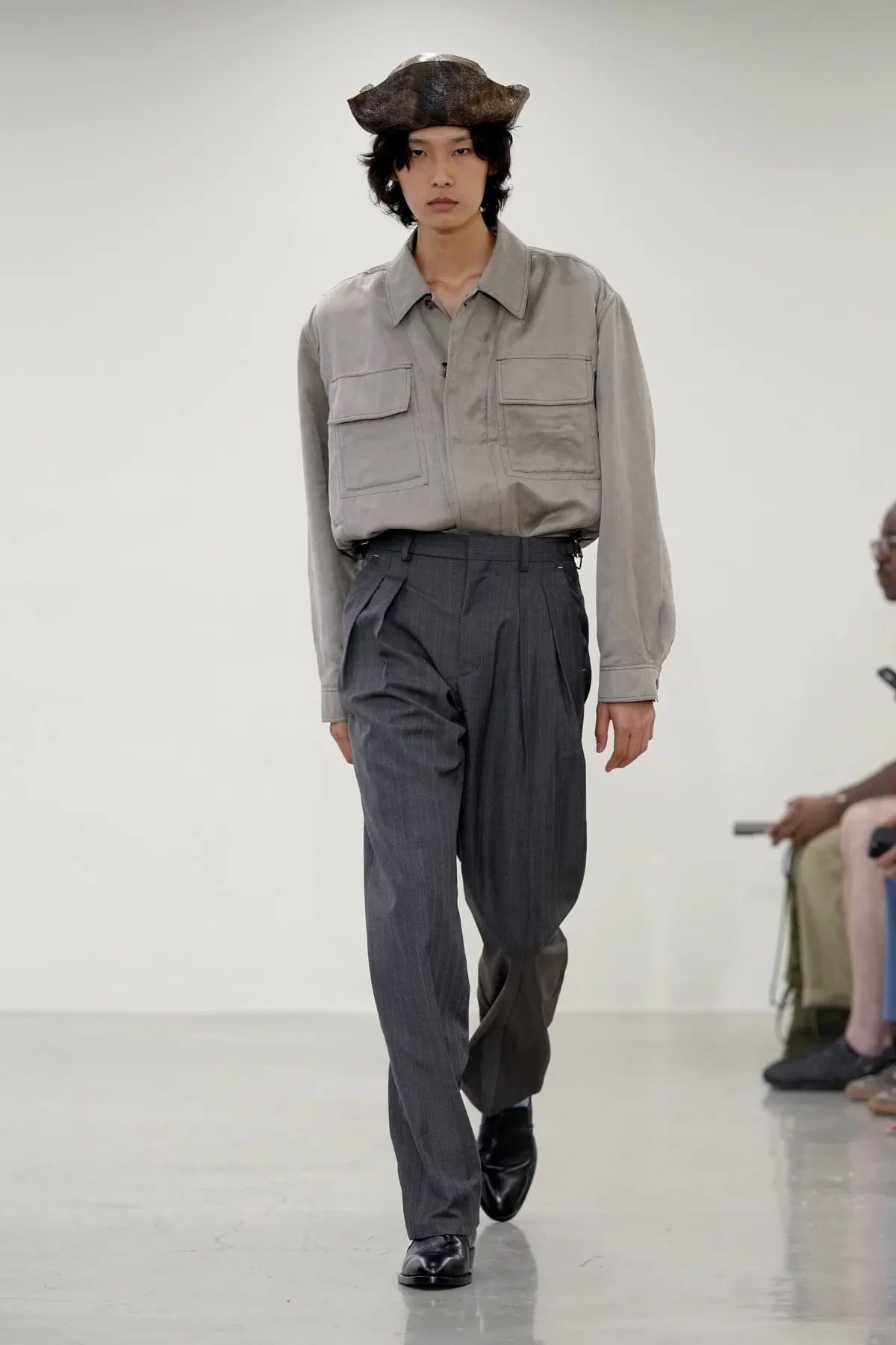 Paul Smith réinvente le costume masculin pour le printemps 2027 avec une élégance libérée
