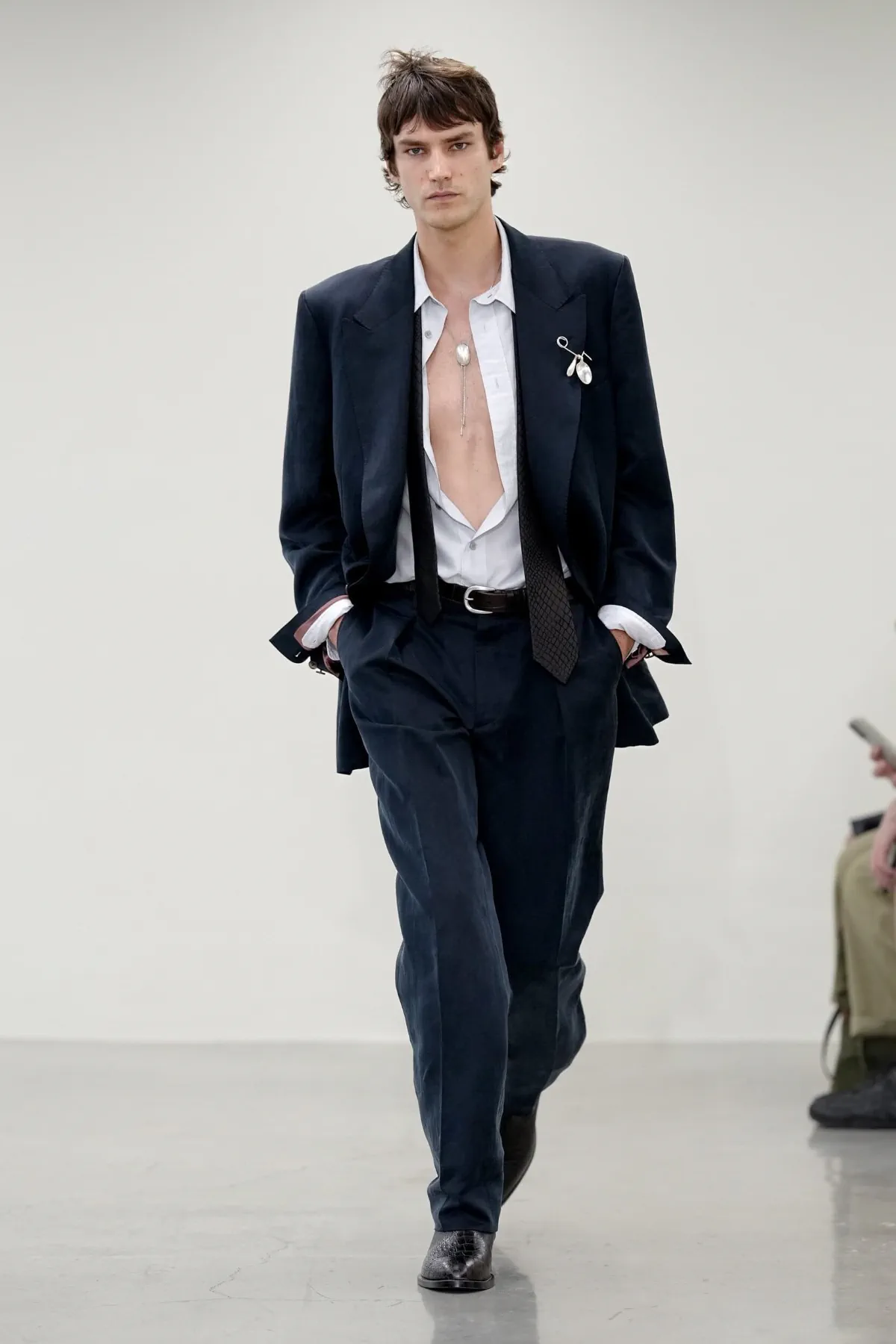 Paul Smith réinvente le costume masculin pour le printemps 2027 avec une élégance libérée