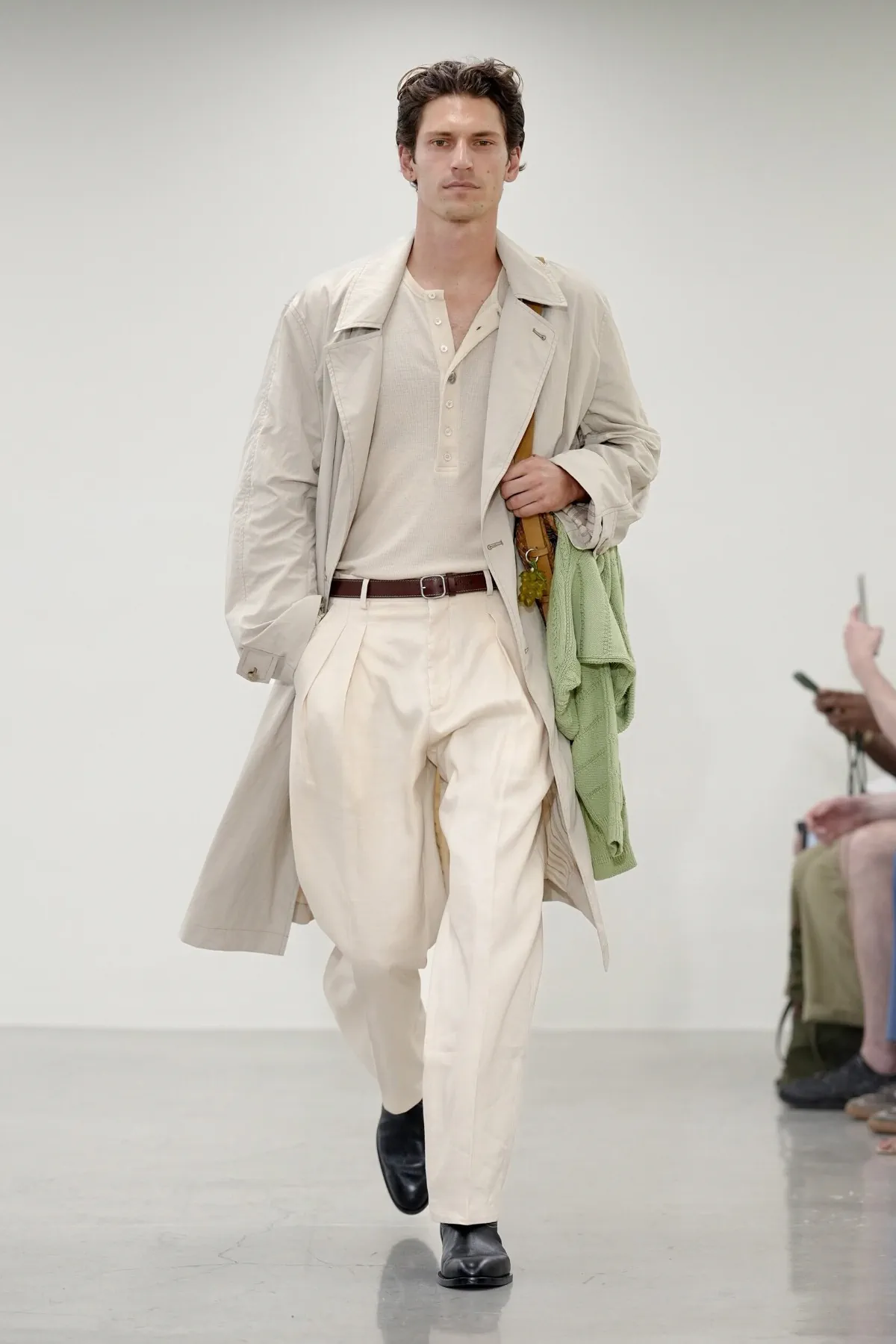 Paul Smith réinvente le costume masculin pour le printemps 2027 avec une élégance libérée