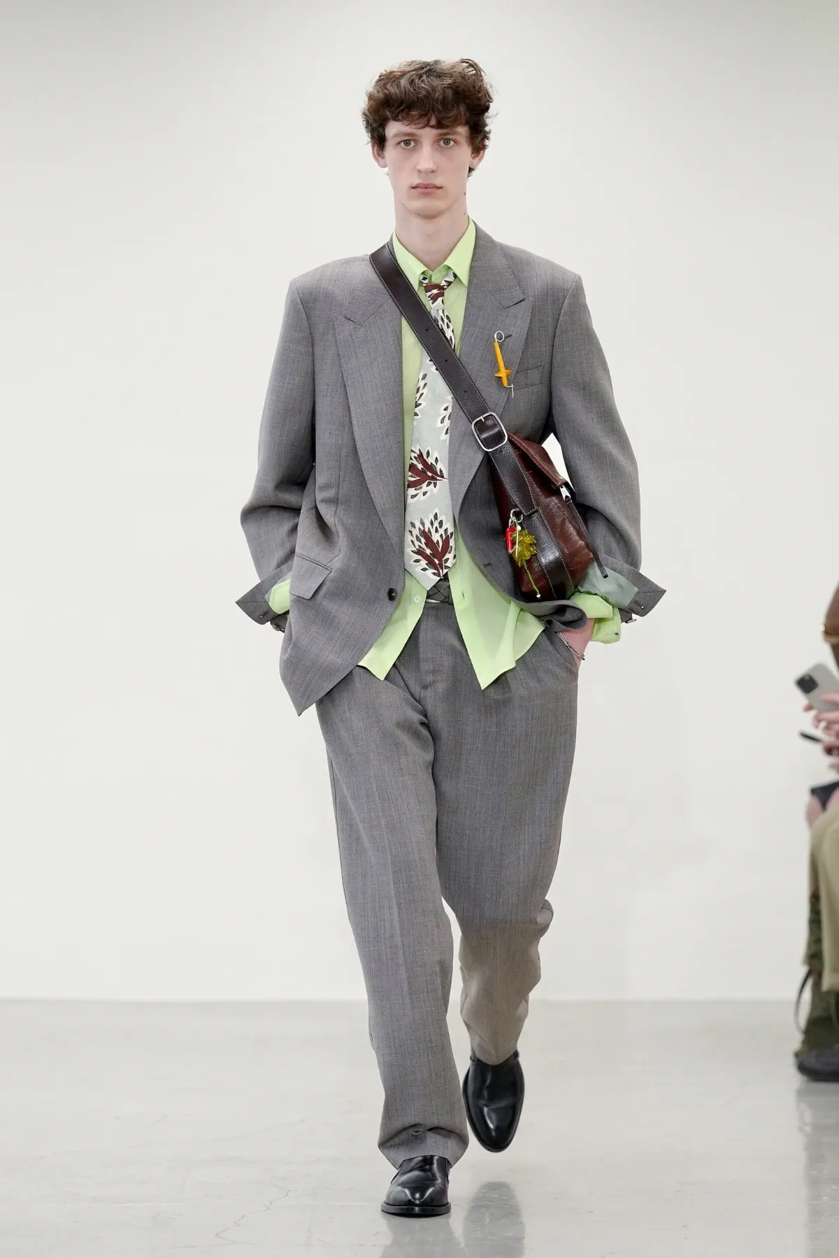 Paul Smith réinvente le costume masculin pour le printemps 2027 avec une élégance libérée