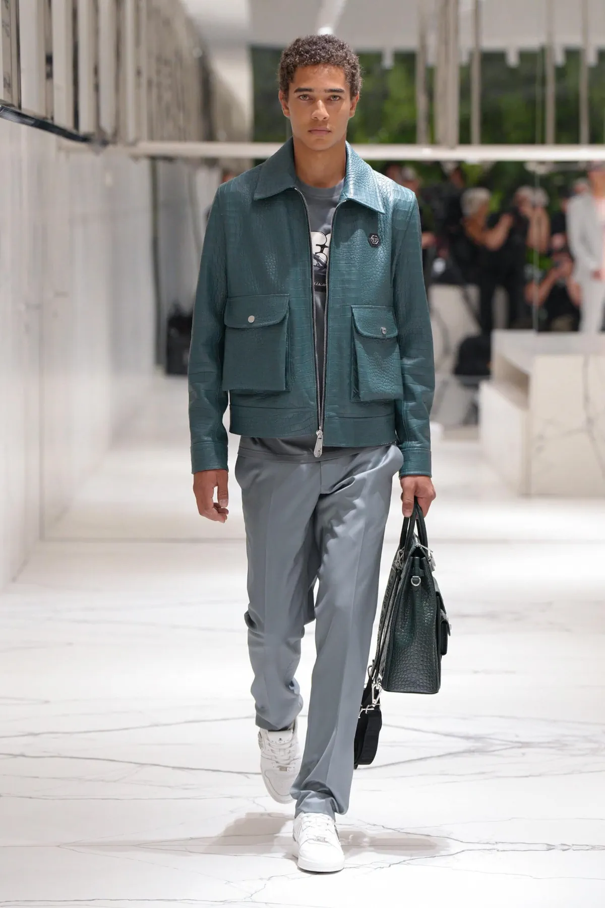 Philipp Plein Spring Summer 2027 Milan Fashion Week 17 Philipp Plein signe un printemps 2027 plus maîtrisé, sans renoncer à son goût du spectaculaire