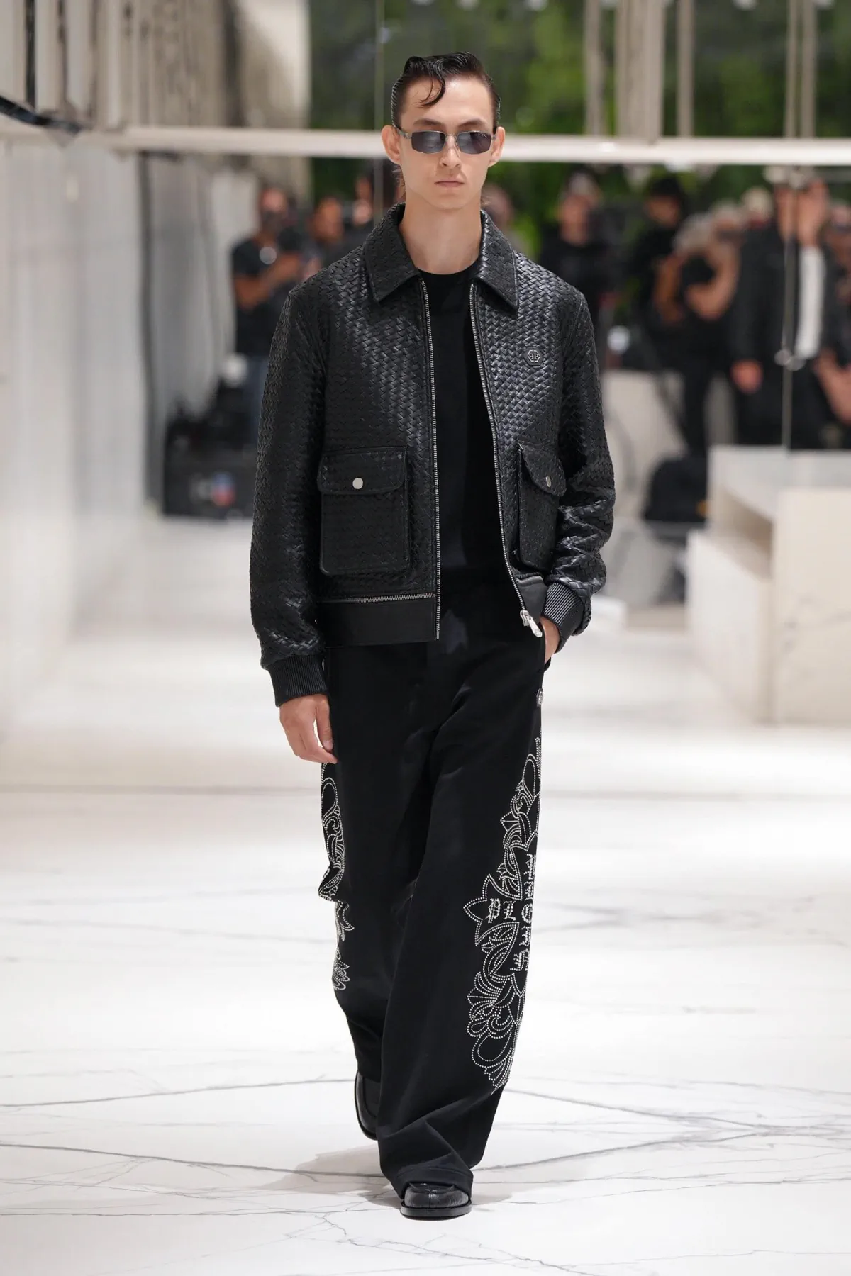 Philipp Plein Spring Summer 2027 Milan Fashion Week 34 Philipp Plein signe un printemps 2027 plus maîtrisé, sans renoncer à son goût du spectaculaire