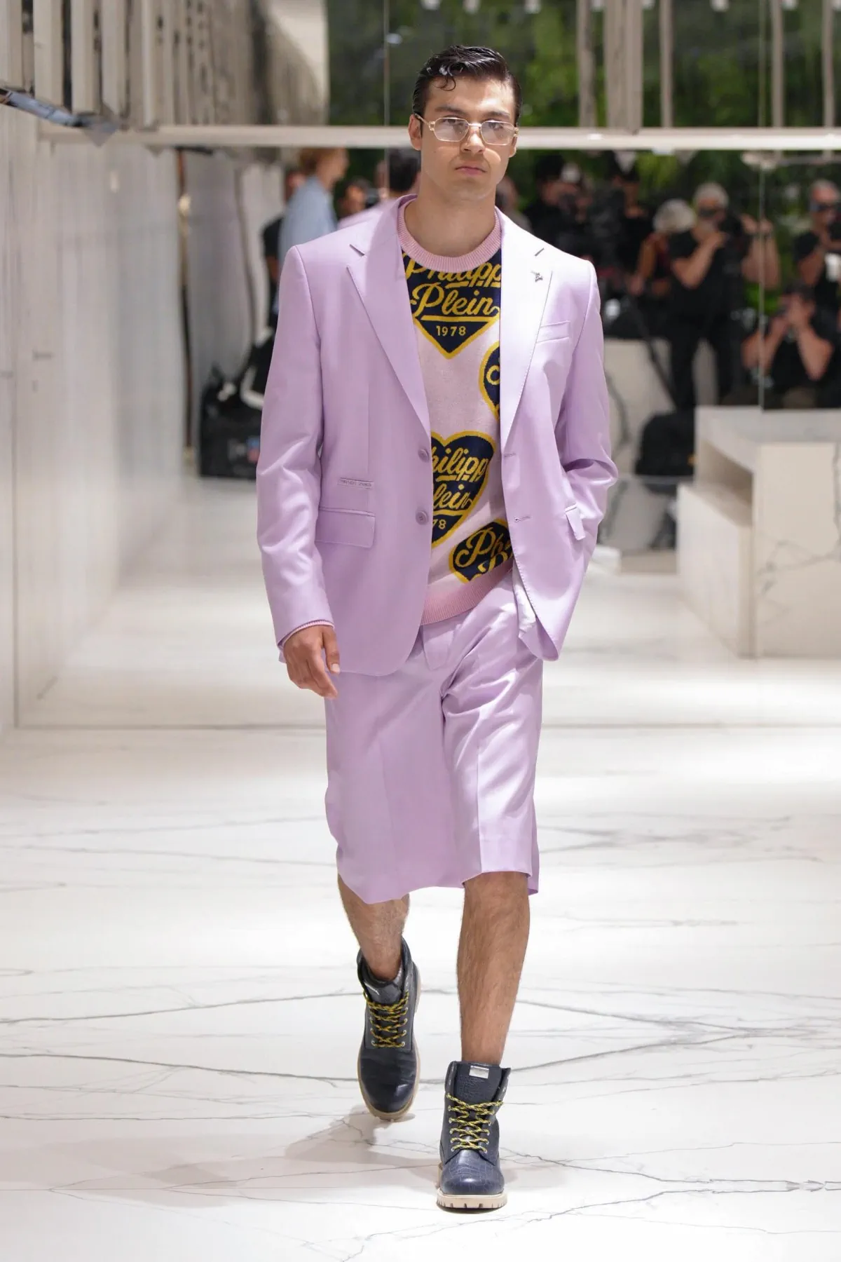 Philipp Plein Spring Summer 2027 Milan Fashion Week 7 Philipp Plein signe un printemps 2027 plus maîtrisé, sans renoncer à son goût du spectaculaire