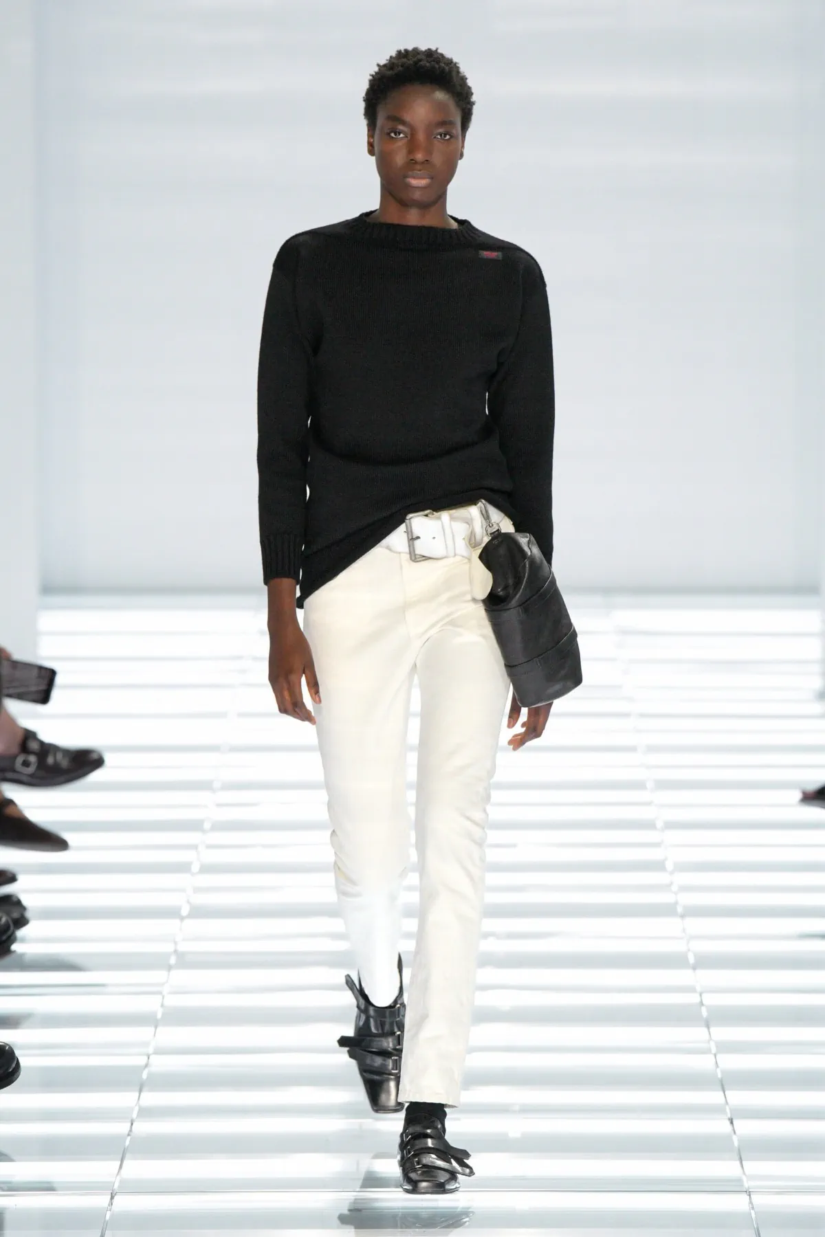 Prada printemps 2027 - Miuccia et Raf réinventent le jean comme manifeste de luxe minimaliste