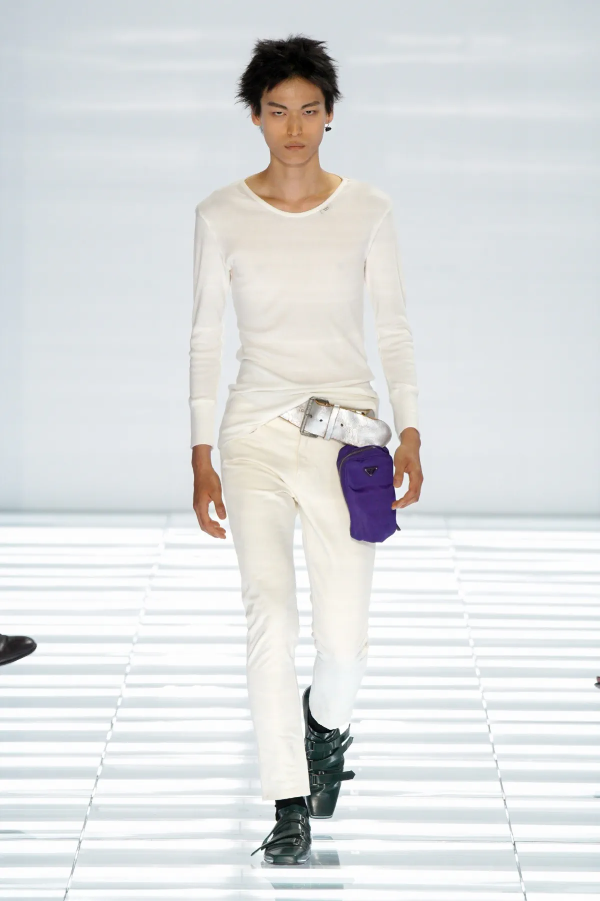 Prada printemps 2027 - Miuccia et Raf réinventent le jean comme manifeste de luxe minimaliste