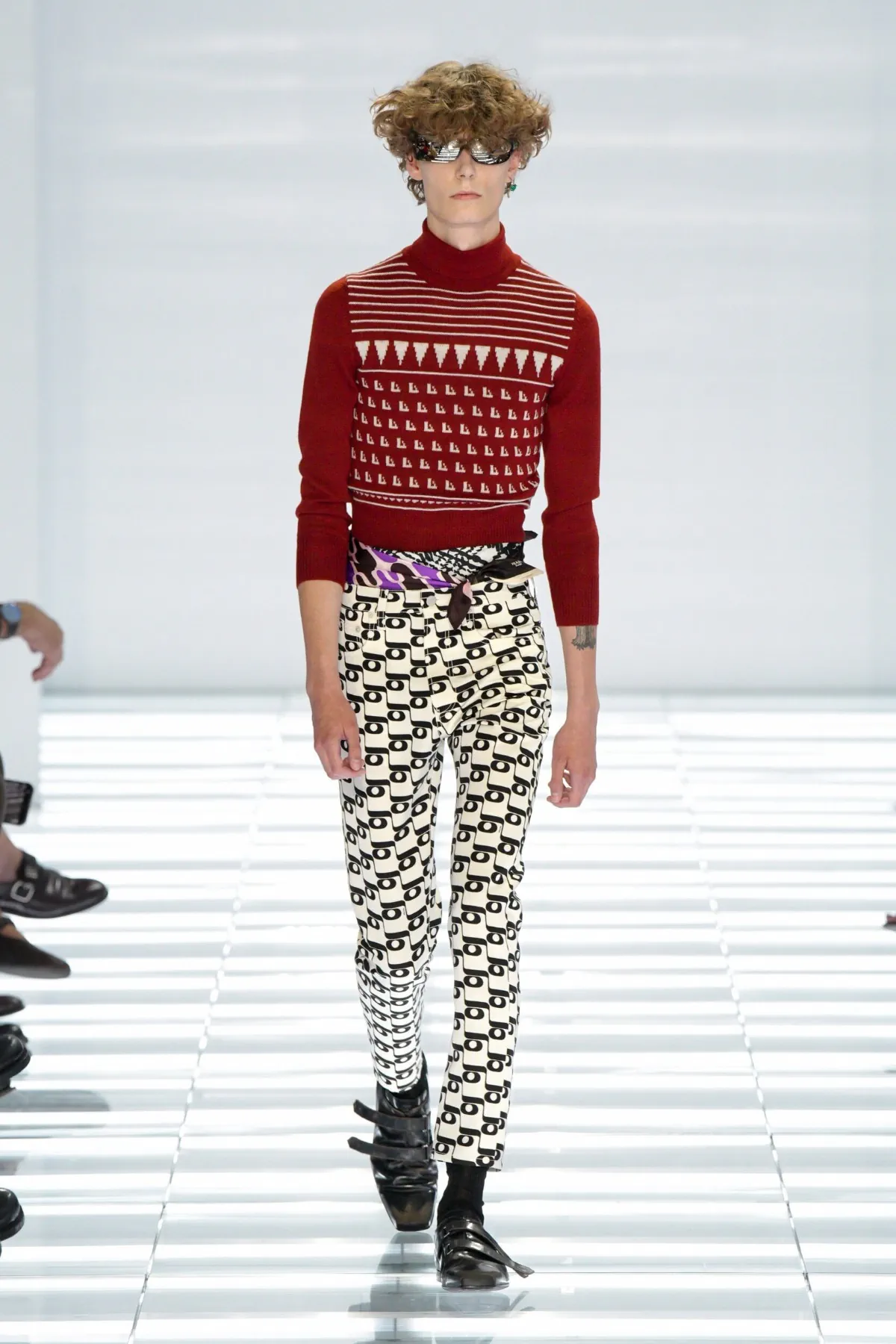 Prada printemps 2027 - Miuccia et Raf réinventent le jean comme manifeste de luxe minimaliste
