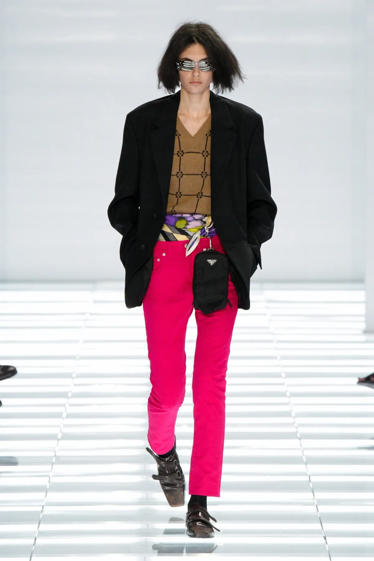 Prada printemps 2027 - Miuccia et Raf réinventent le jean comme manifeste de luxe minimaliste