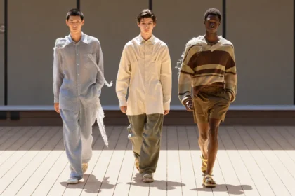 La collection Printemps 2027 de QASIMI rend hommage à Hassan Sharif en exposant l'invisible
