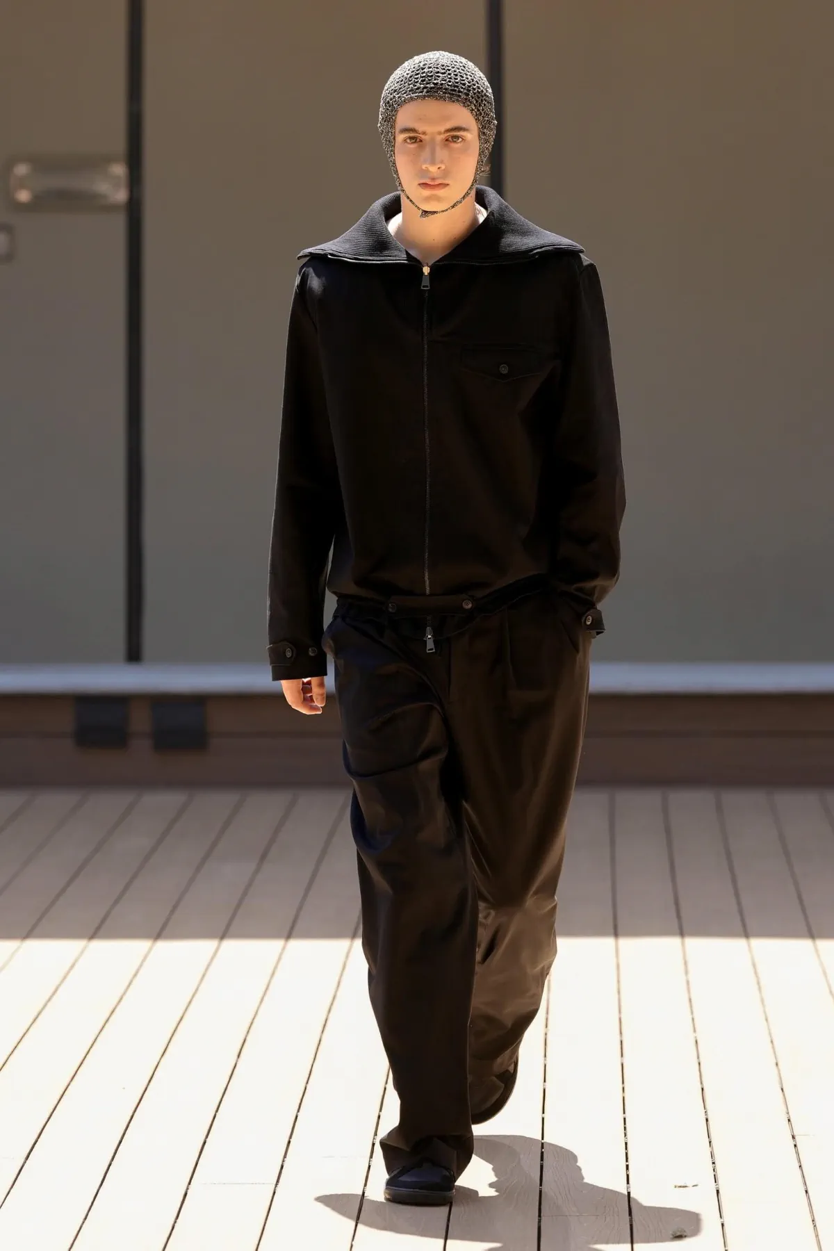 La collection Printemps 2027 de QASIMI rend hommage à Hassan Sharif en exposant l'invisible