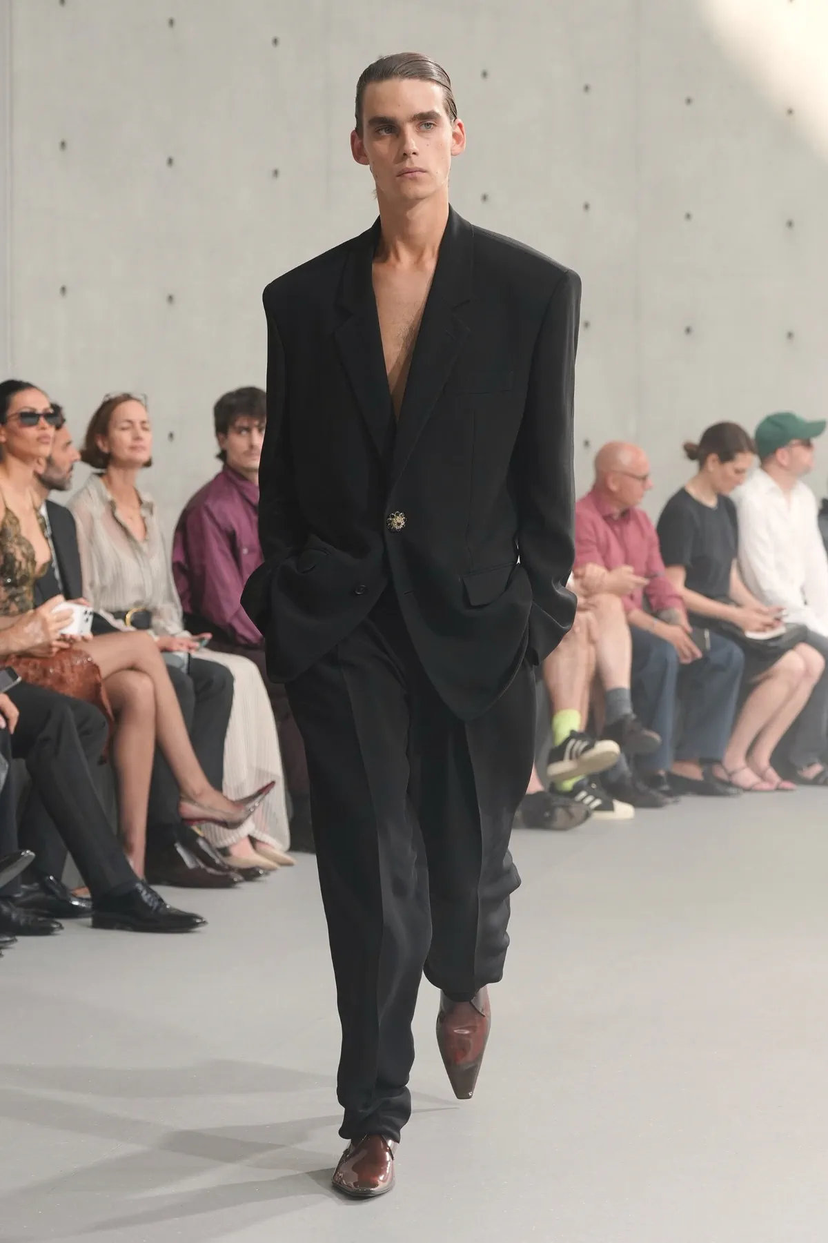 Saint Laurent printemps 2027 - Anthony Vaccarello et l'art de séduire sans jamais forcer