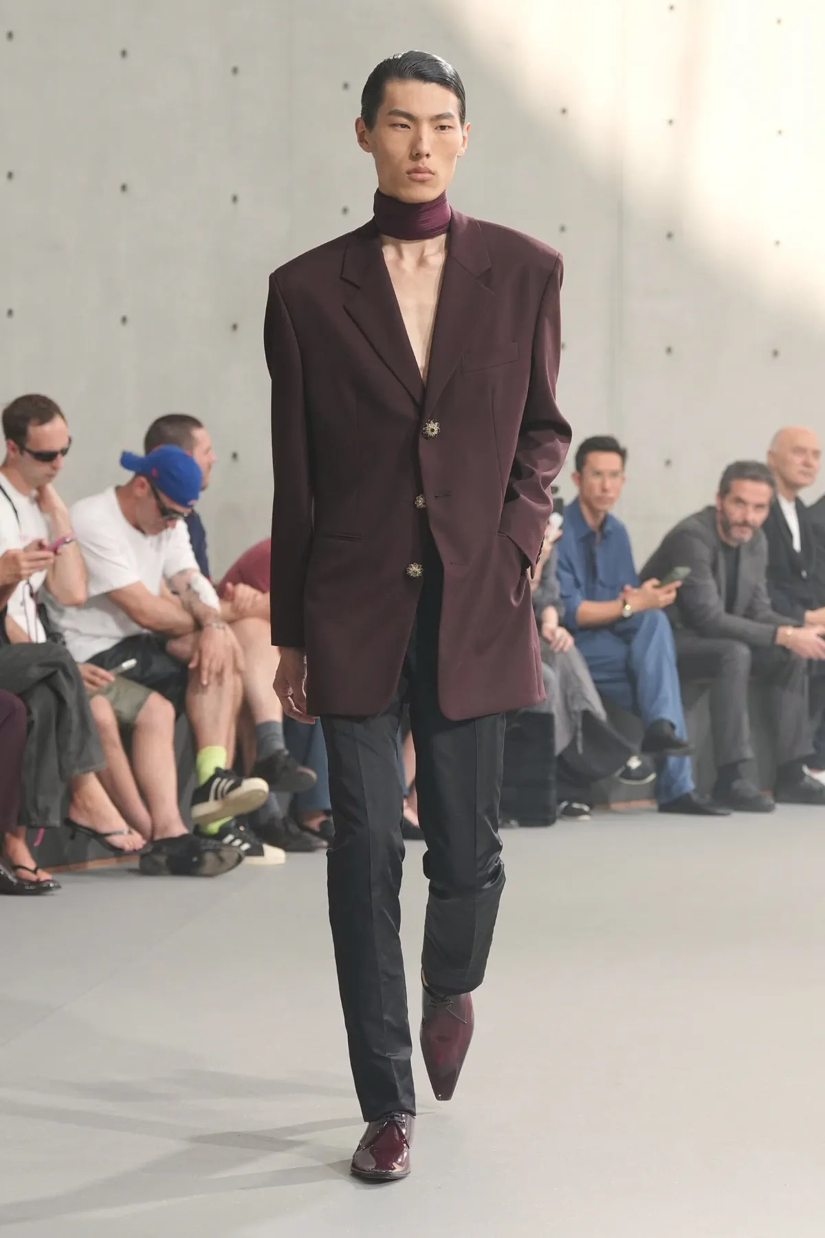 Saint Laurent printemps 2027 - Anthony Vaccarello et l'art de séduire sans jamais forcer