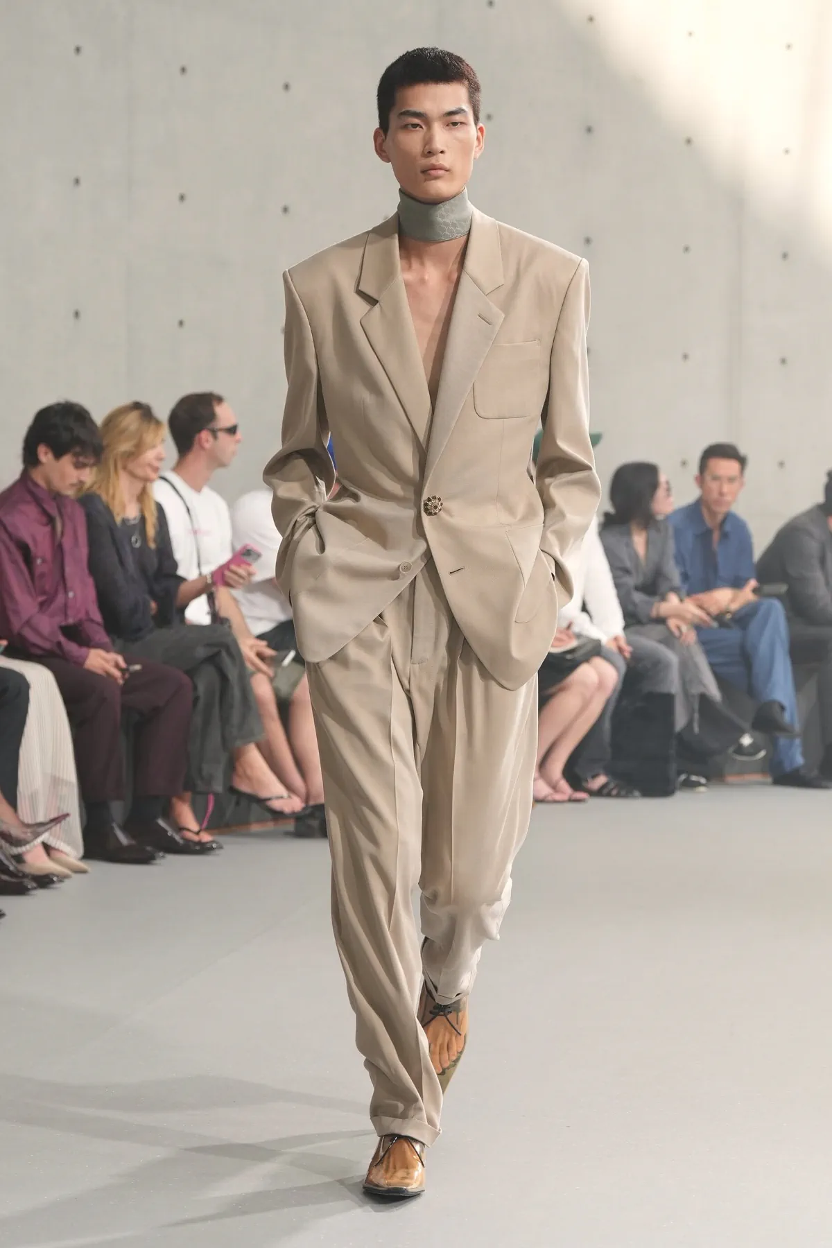 Saint Laurent printemps 2027 - Anthony Vaccarello et l'art de séduire sans jamais forcer