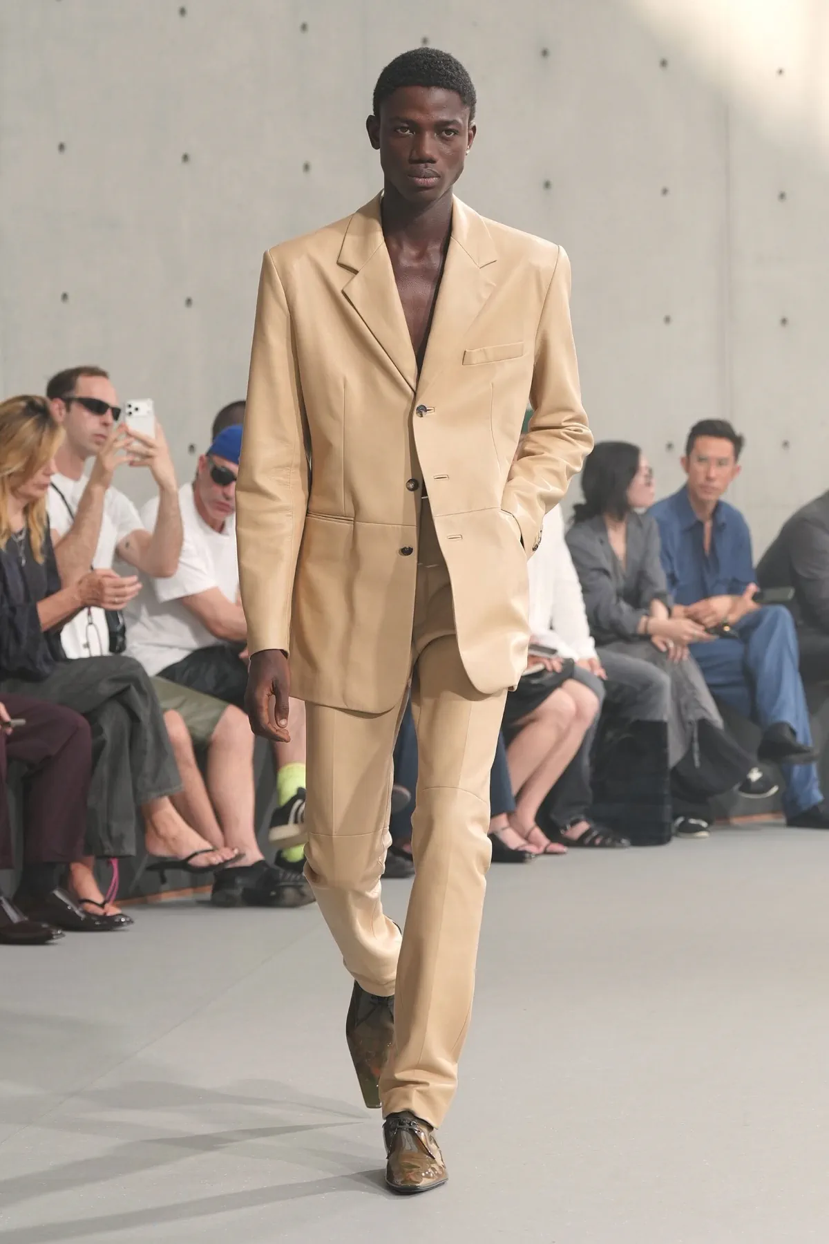 Saint Laurent printemps 2027 - Anthony Vaccarello et l'art de séduire sans jamais forcer