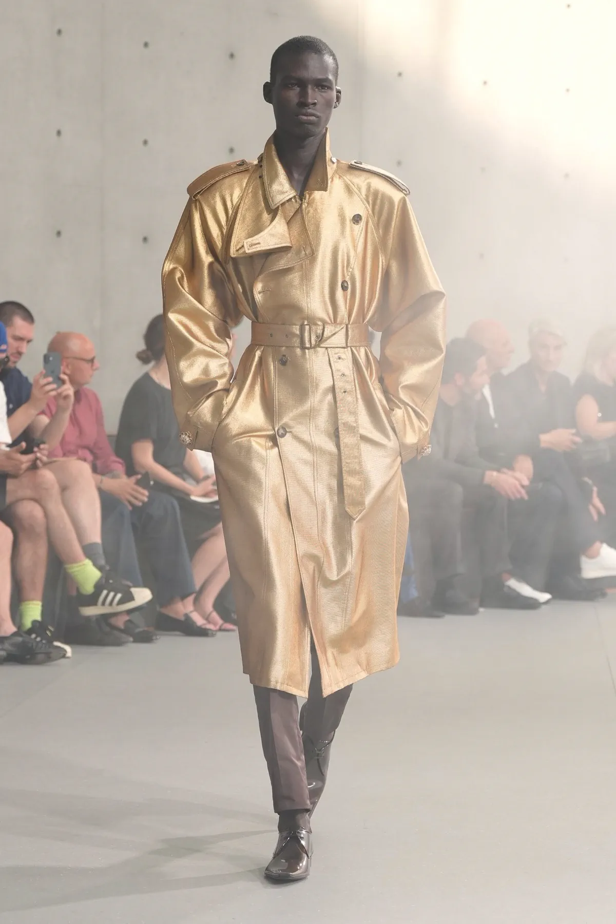 Saint Laurent printemps 2027 - Anthony Vaccarello et l'art de séduire sans jamais forcer