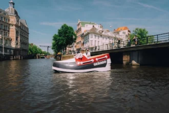 Sebago reprend le large à Pitti Uomo pour célébrer 80 ans d’allure américaine
