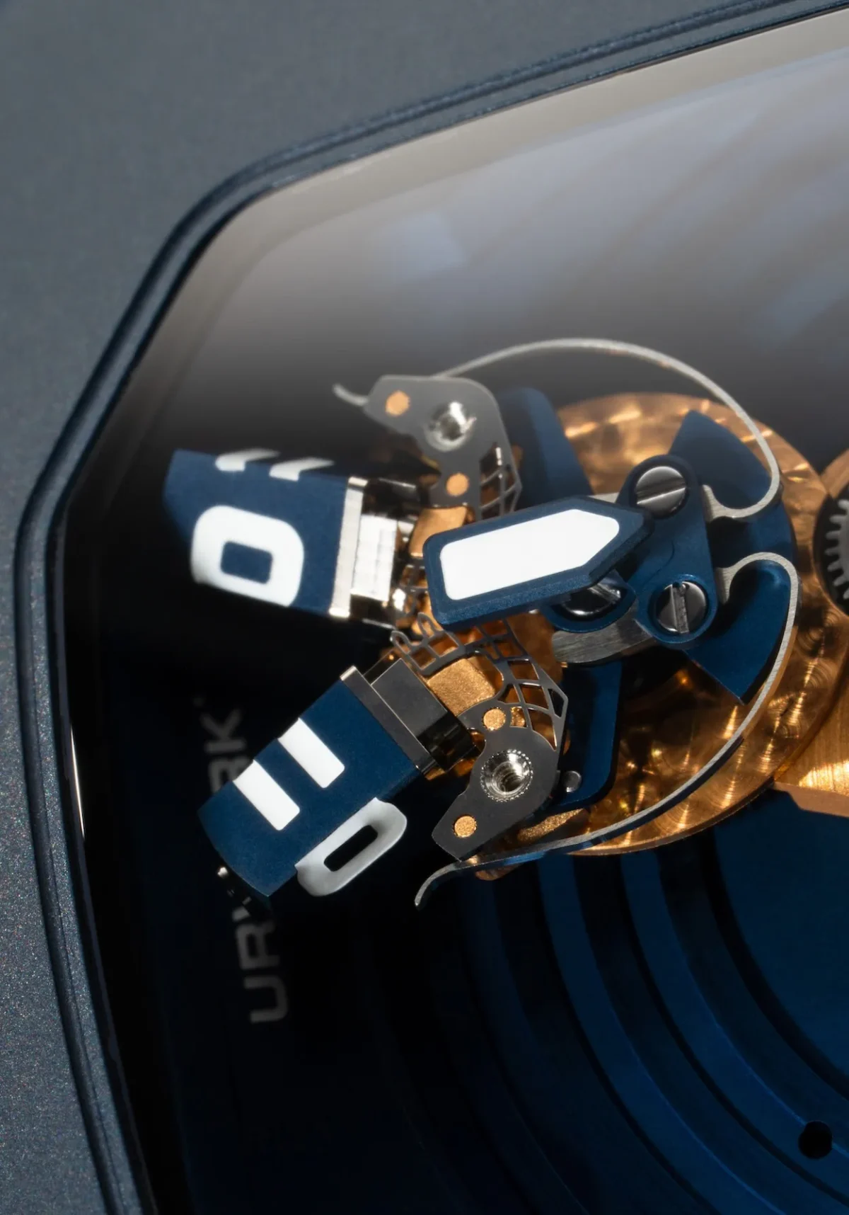 URWERK UR 120 Blue Planet 3 URWERK UR-120 Blue Planet, le dernier tour d’orbite d’une icône satellite