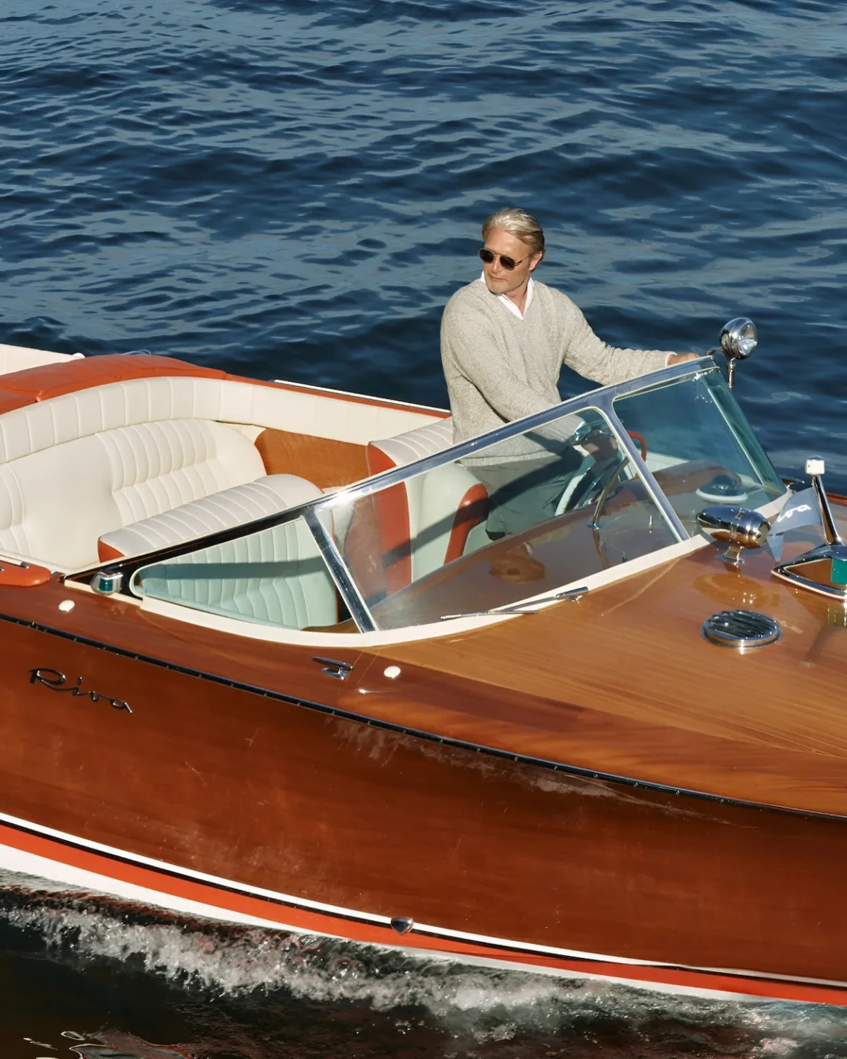 Pour l’été 2026, ZEGNA et Mads Mikkelsen célèbrent l'art de vivre italien au lac Majeur