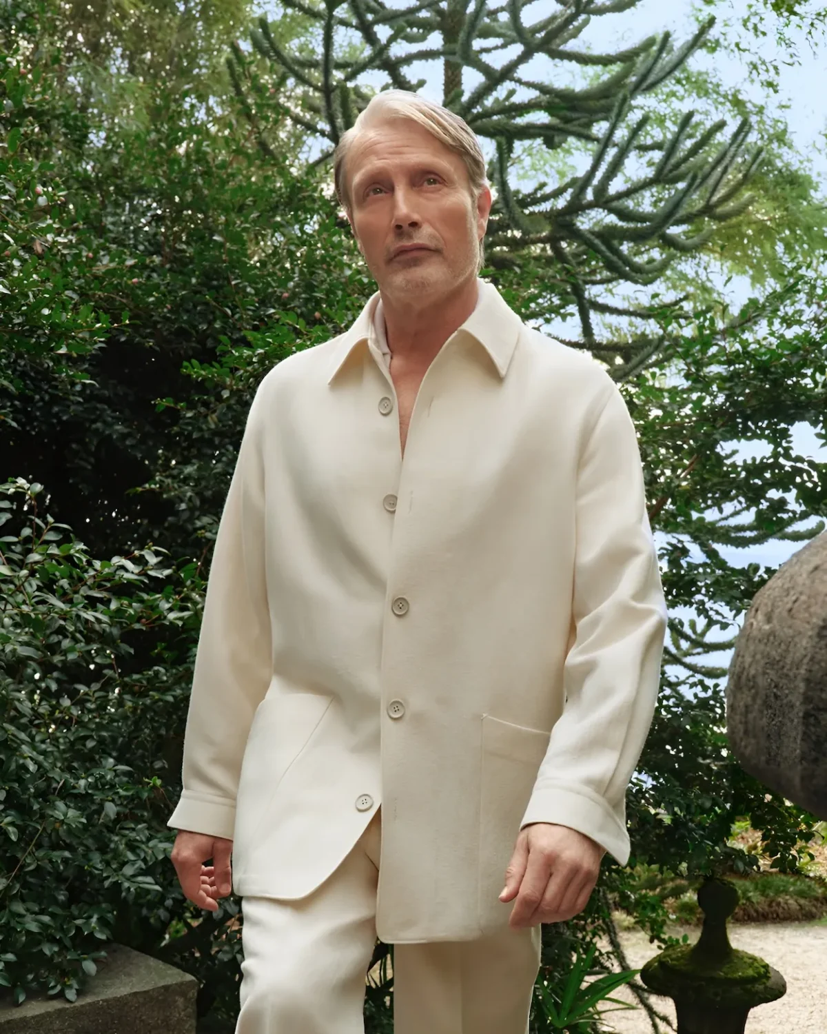 Pour l’été 2026, ZEGNA et Mads Mikkelsen célèbrent l'art de vivre italien au lac Majeur