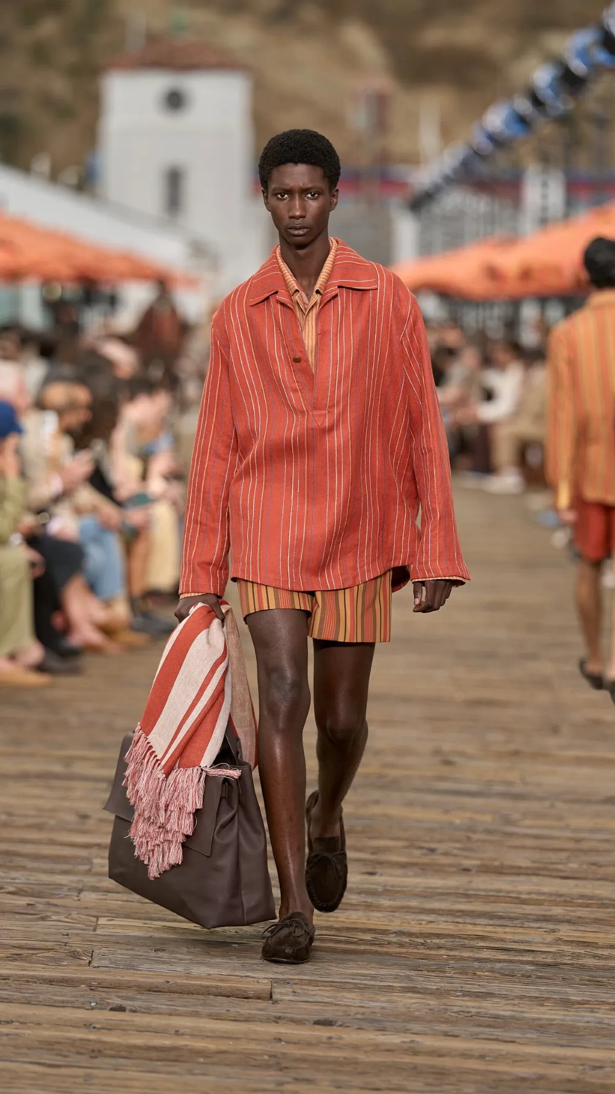 ZEGNA célèbre l’art de la villeggiatura avec une collection été 2027 entre Malibu et Méditerranée