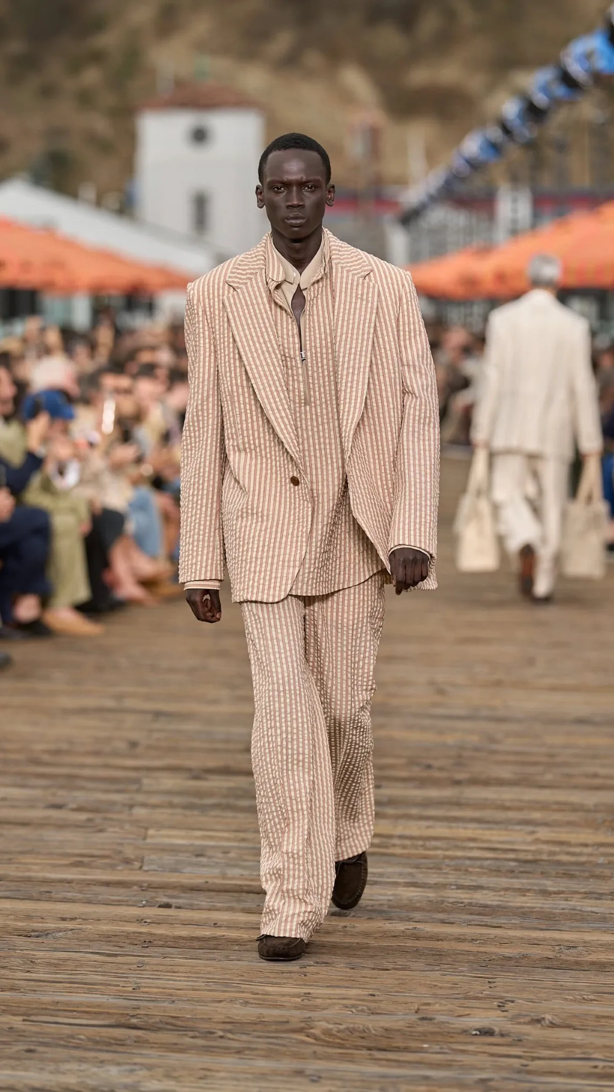 ZEGNA célèbre l’art de la villeggiatura avec une collection été 2027 entre Malibu et Méditerranée