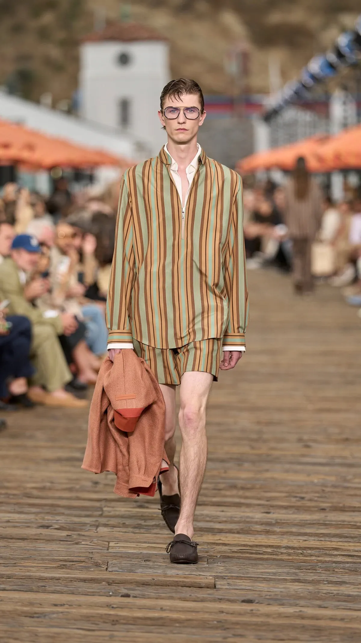 ZEGNA célèbre l’art de la villeggiatura avec une collection été 2027 entre Malibu et Méditerranée