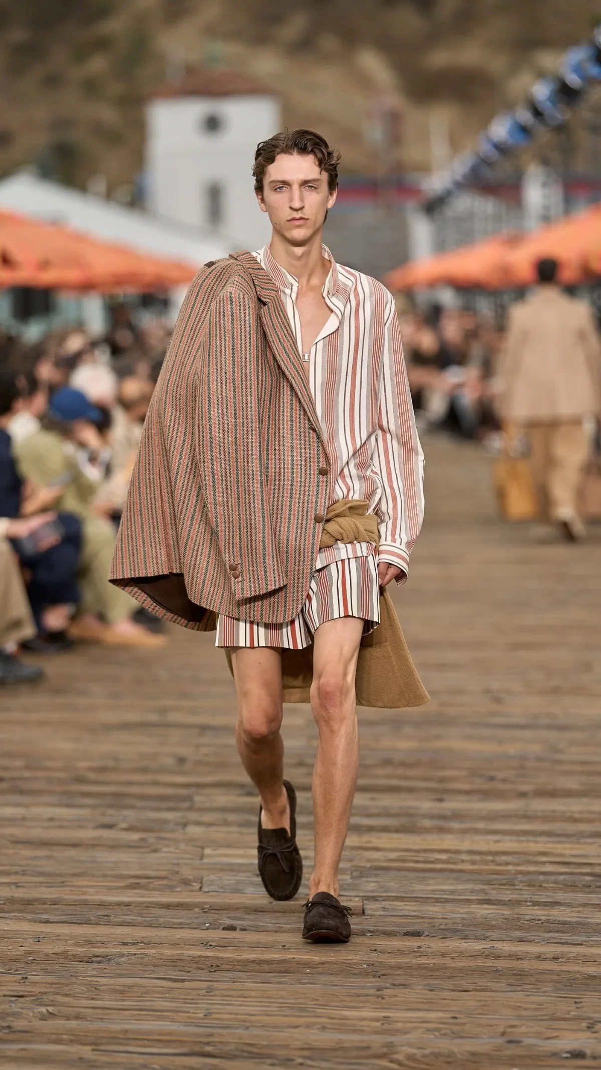 ZEGNA célèbre l’art de la villeggiatura avec une collection été 2027 entre Malibu et Méditerranée