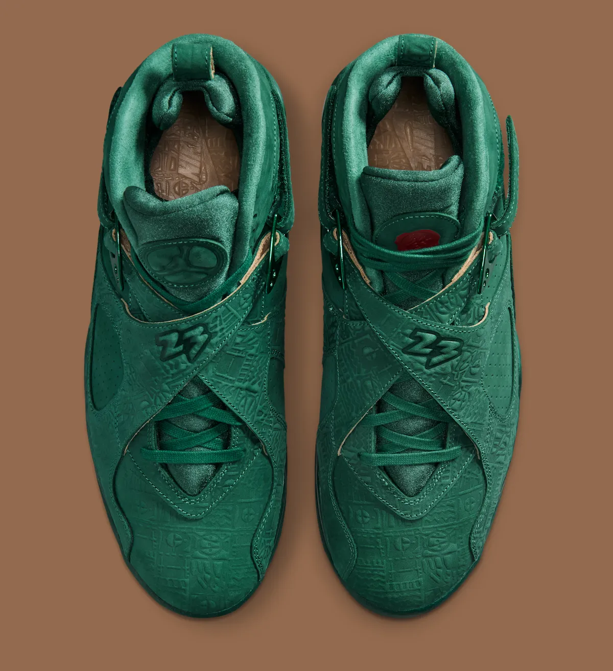 Air Jordan 8 Bin 23 3 La Air Jordan 8 « Bin 23 » transpose le golf de Michael Jordan dans un écrin de cuir