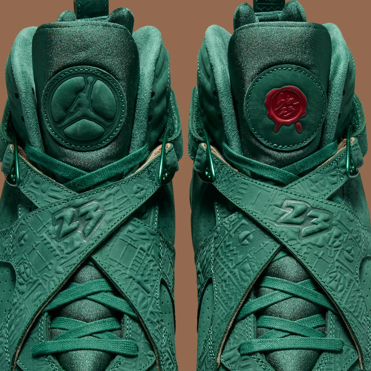 Air Jordan 8 Bin 23 8 La Air Jordan 8 « Bin 23 » transpose le golf de Michael Jordan dans un écrin de cuir