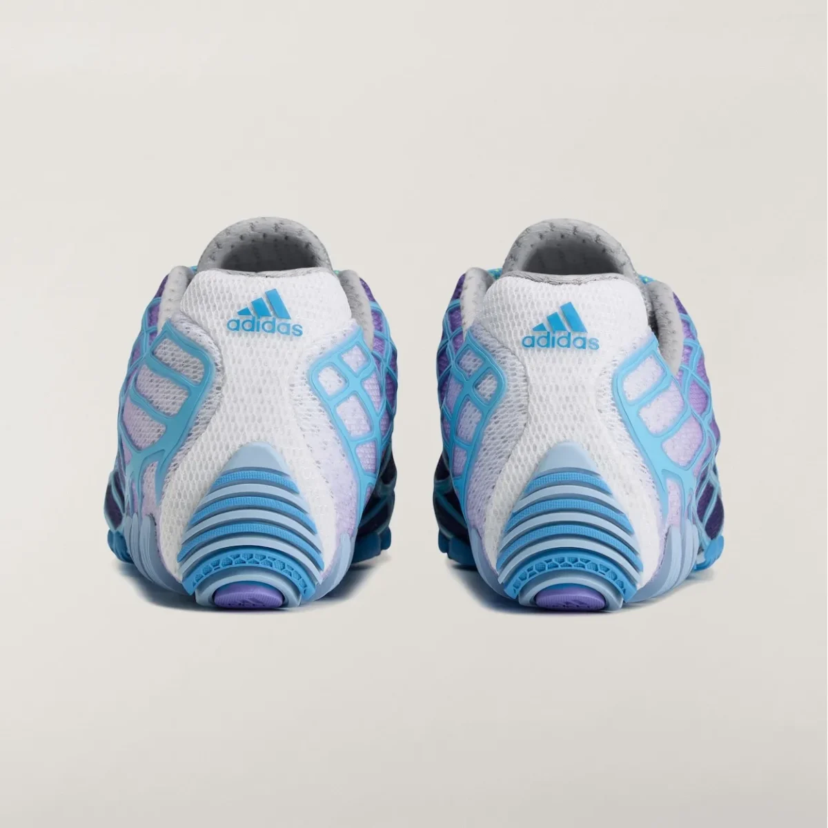 Bad Bunny et adidas Originals réveillent la F50 Ghost Sprint, hommage bleu à l'araignée-loup portoricaine