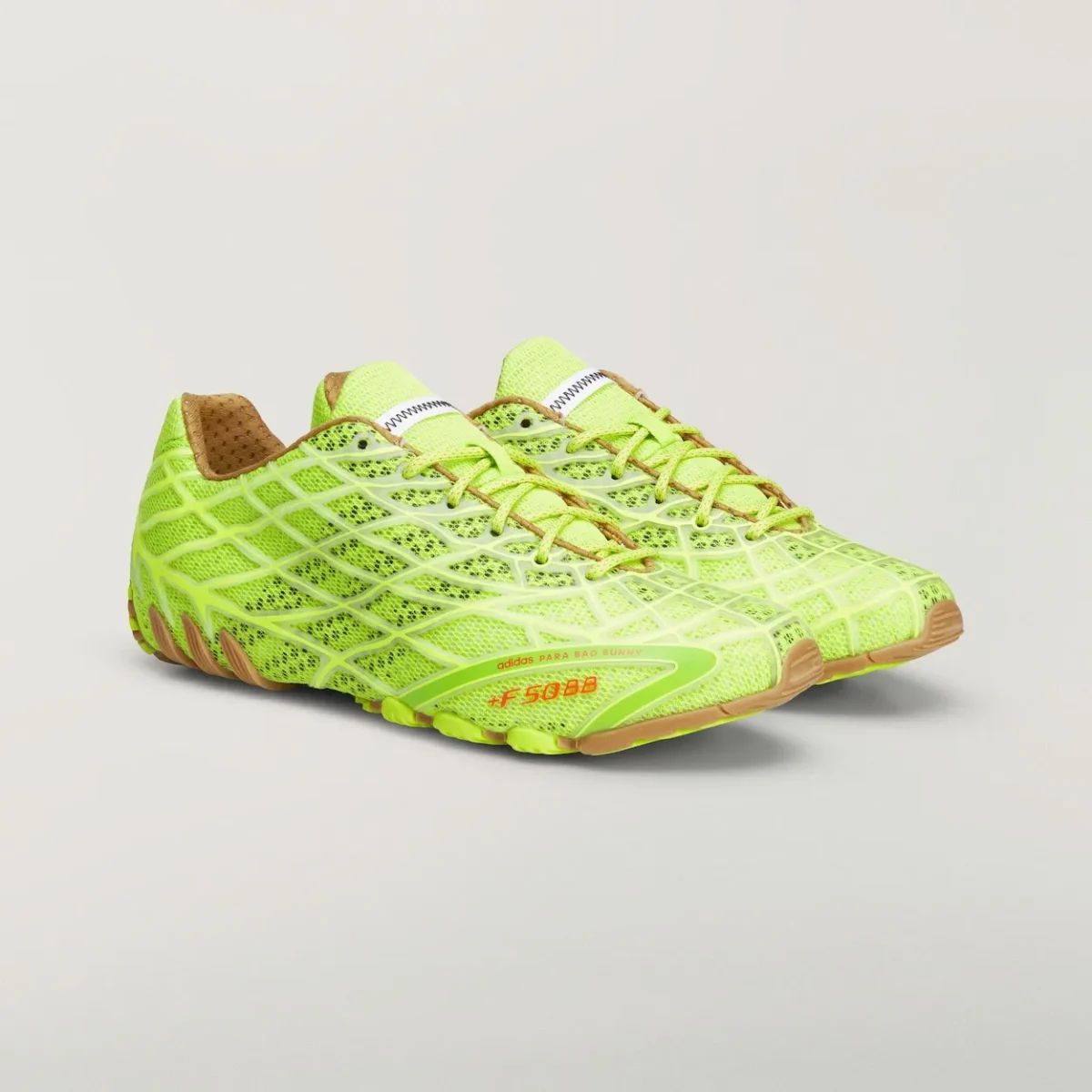 Bad Bunny et adidas Originals réveillent la F50 Ghost Sprint, hommage bleu à l'araignée-loup portoricaine