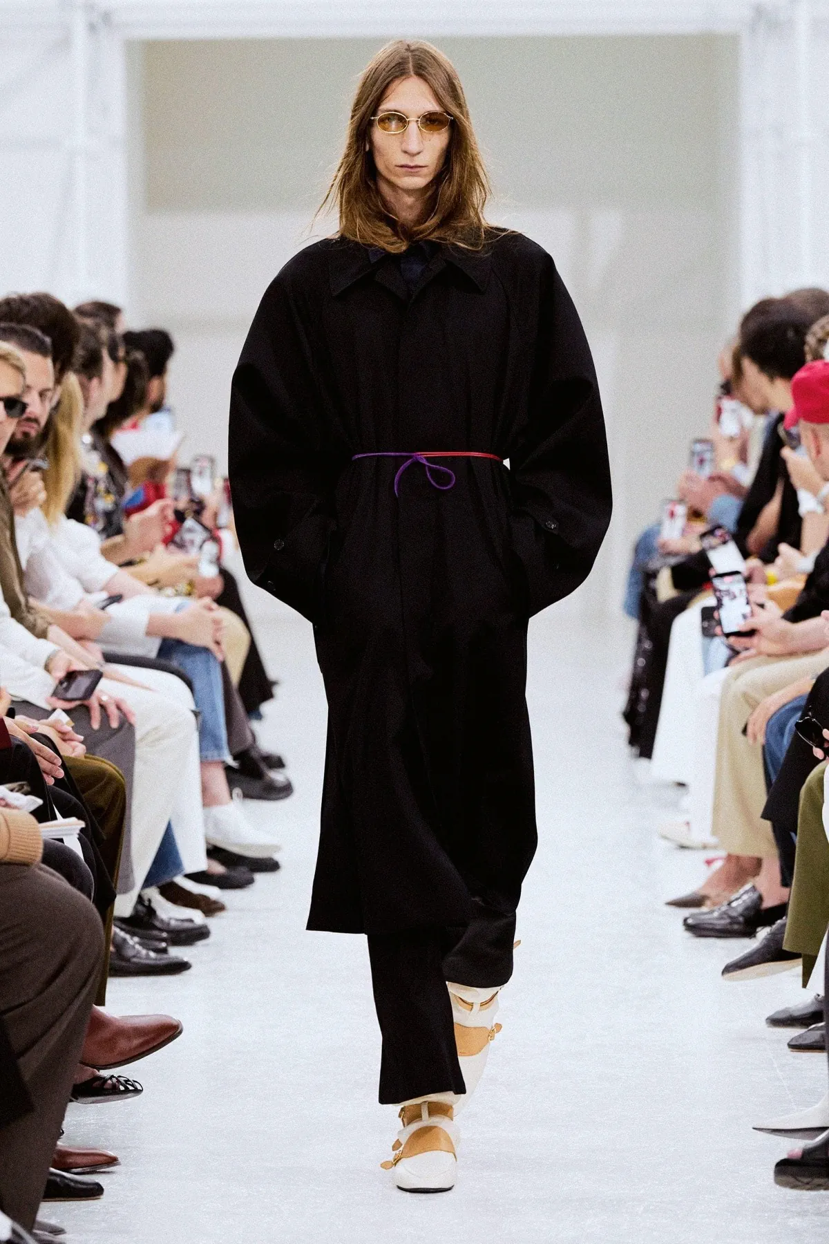 Celine Spring Summer 2027 Paris Fashion Week Mens 1 CELINE printemps 2027, Michael Rider habille des hommes libres de se contredire