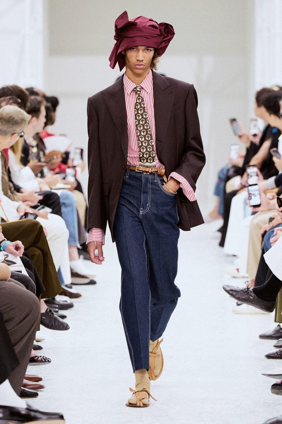 CELINE printemps 2027, Michael Rider habille des hommes libres de se contredire