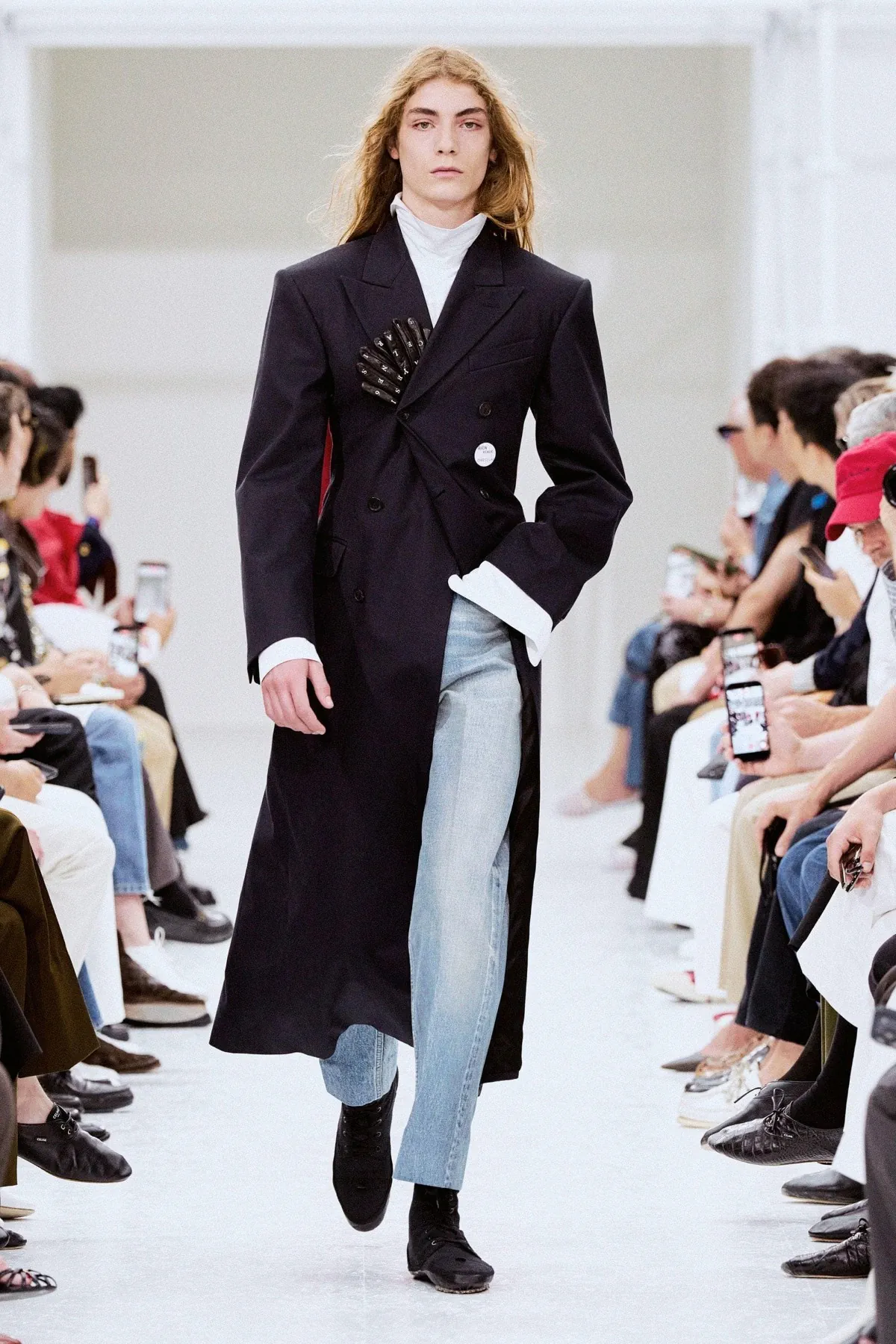 CELINE printemps 2027, Michael Rider habille des hommes libres de se contredire