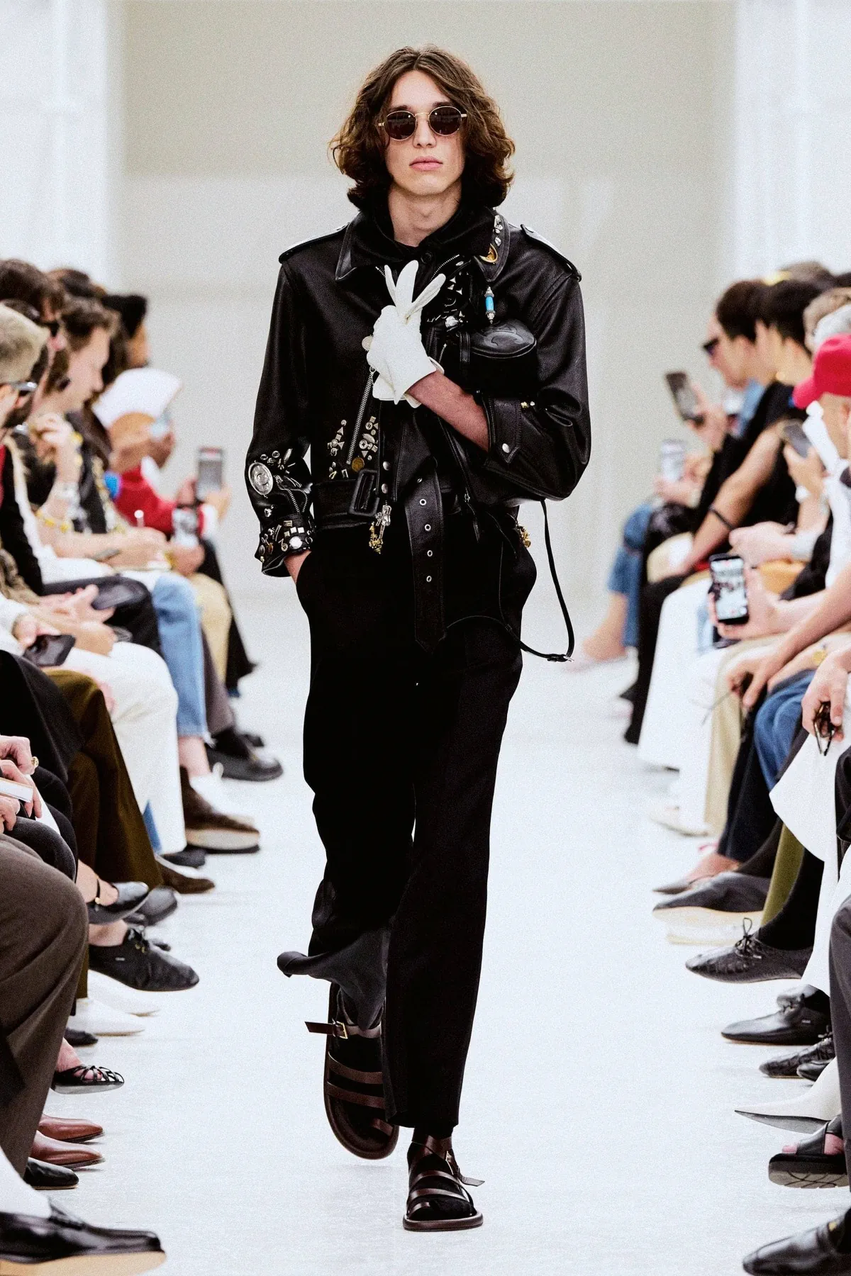 CELINE printemps 2027, Michael Rider habille des hommes libres de se contredire