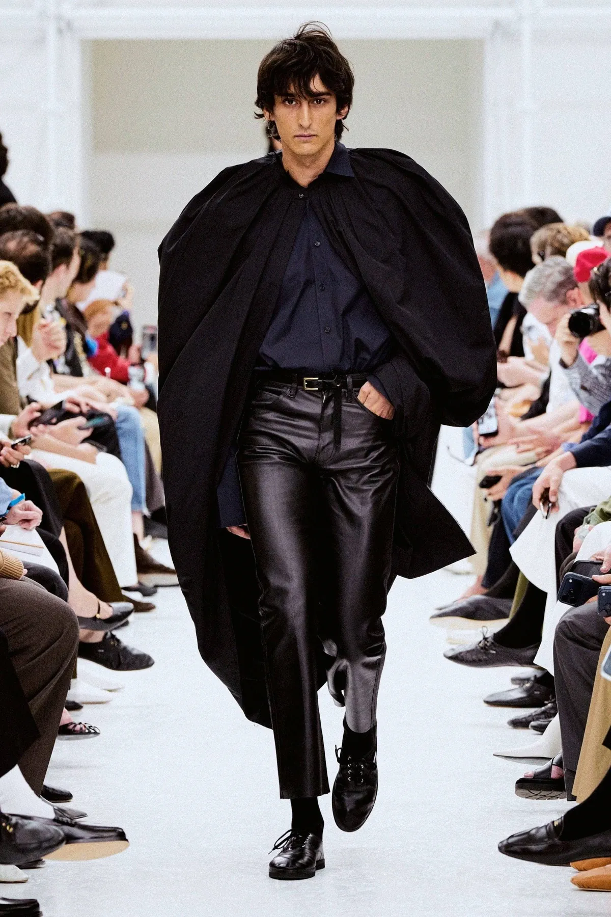 CELINE printemps 2027, Michael Rider habille des hommes libres de se contredire