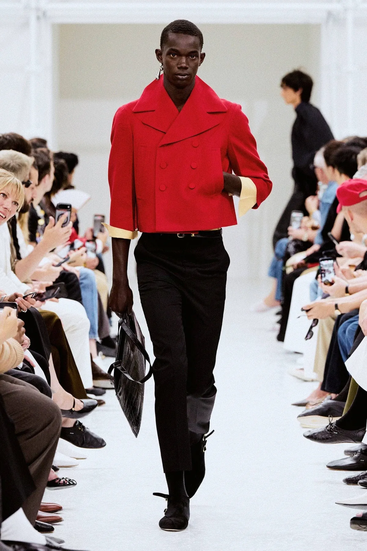 CELINE printemps 2027, Michael Rider habille des hommes libres de se contredire