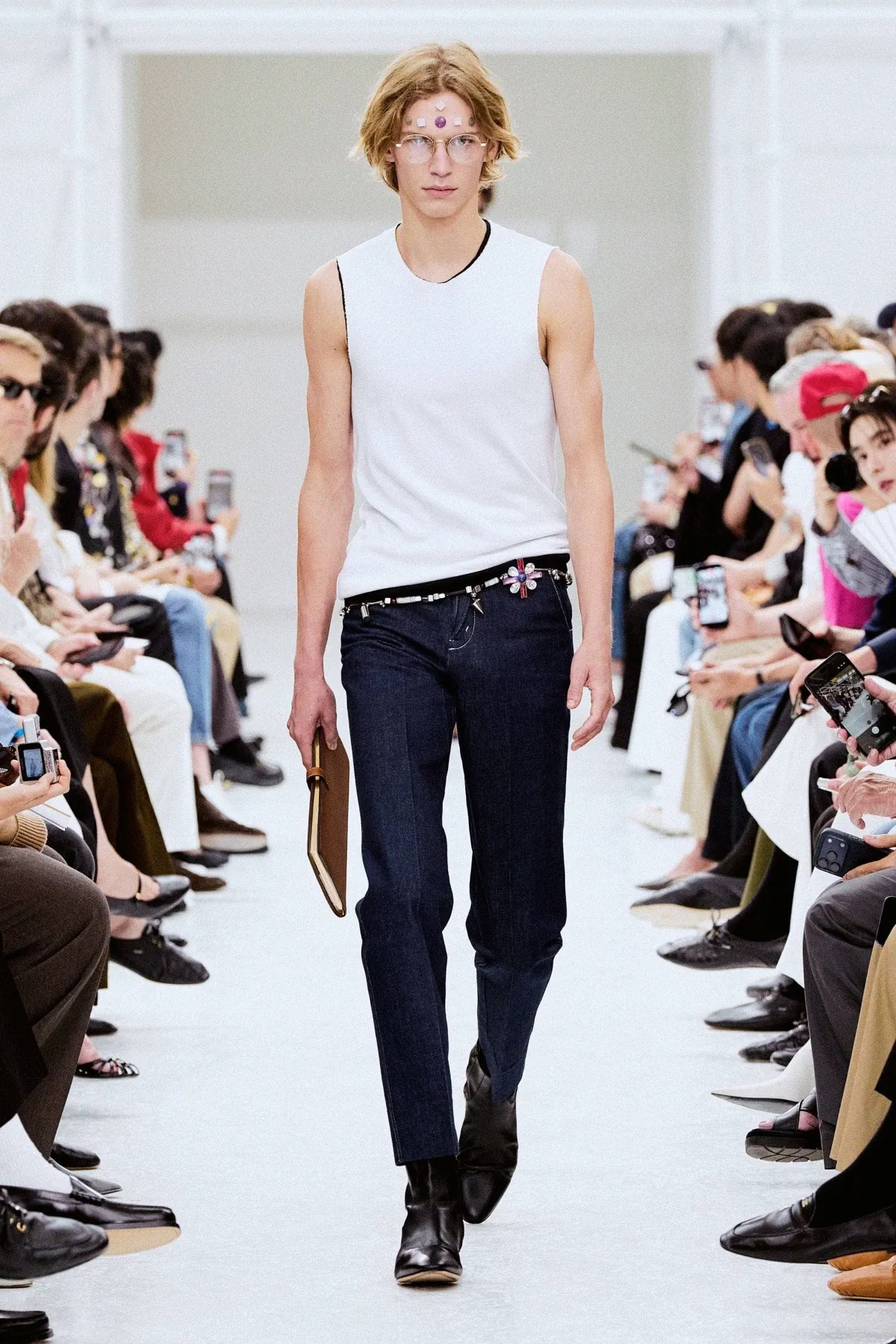 CELINE printemps 2027, Michael Rider habille des hommes libres de se contredire