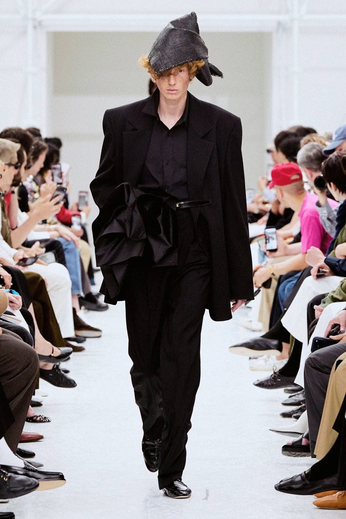 CELINE printemps 2027, Michael Rider habille des hommes libres de se contredire