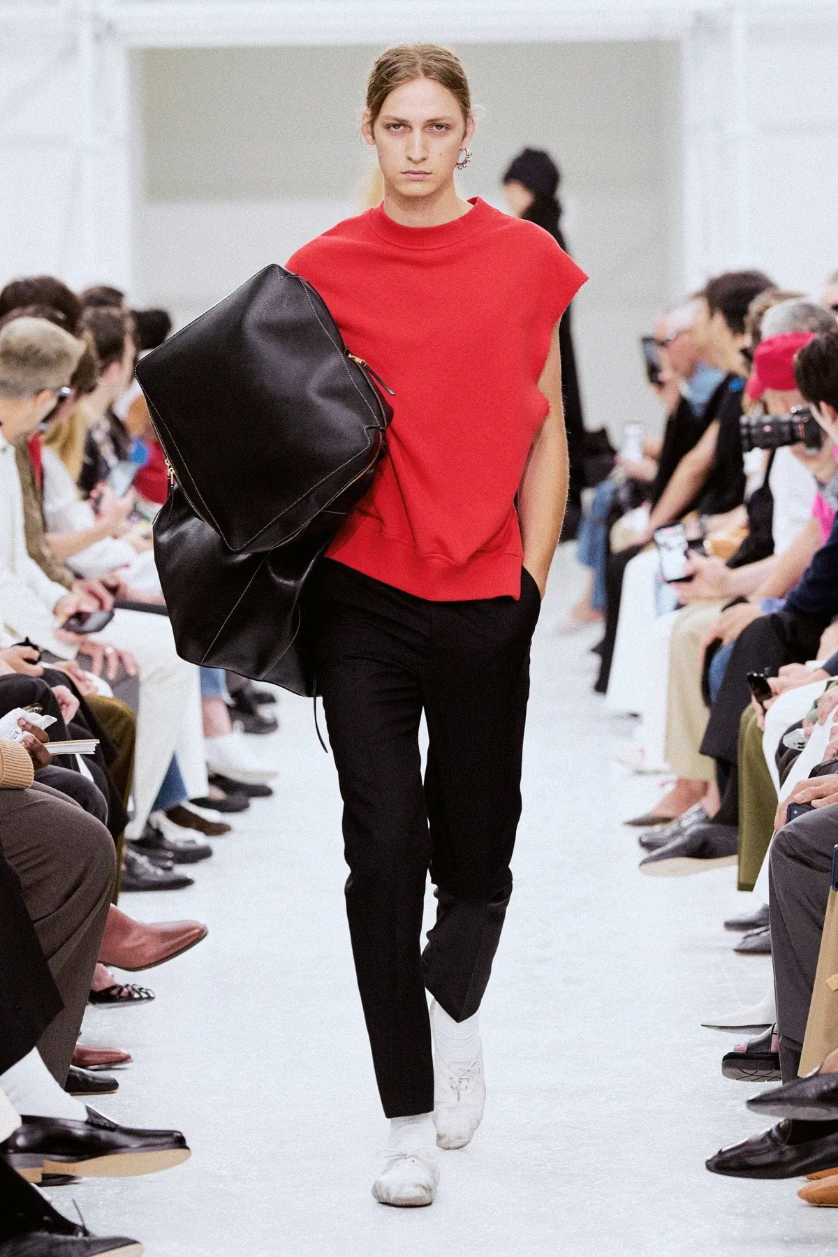 CELINE printemps 2027, Michael Rider habille des hommes libres de se contredire