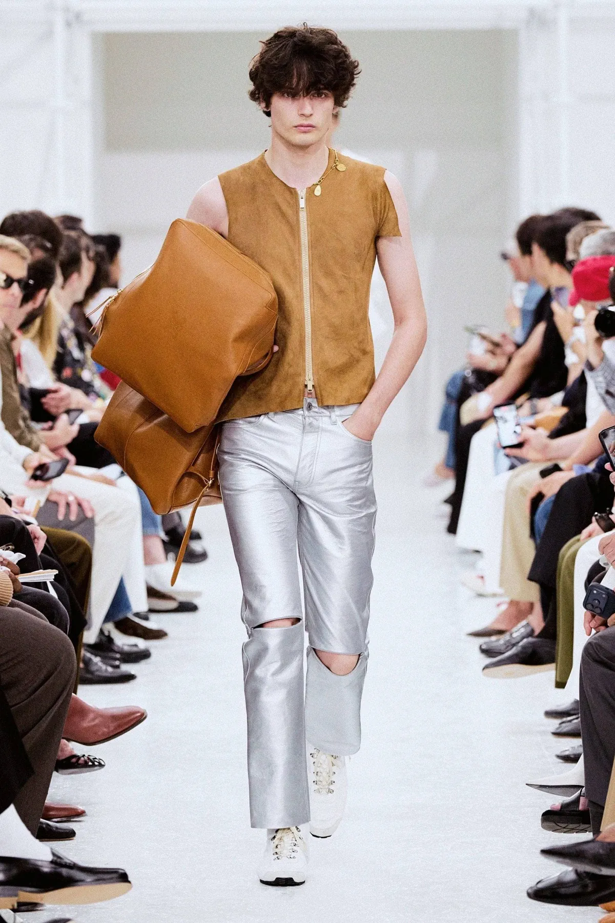 CELINE printemps 2027, Michael Rider habille des hommes libres de se contredire