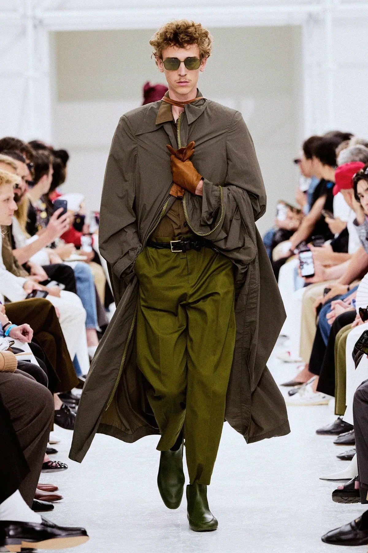 CELINE printemps 2027, Michael Rider habille des hommes libres de se contredire