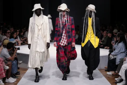 Au printemps 2027, COMME des GARÇONS Homme Plus rêve d'un monde sans guerre