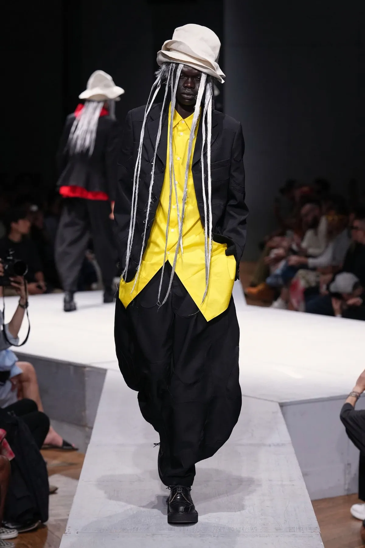 Au printemps 2027, COMME des GARÇONS Homme Plus rêve d'un monde sans guerre