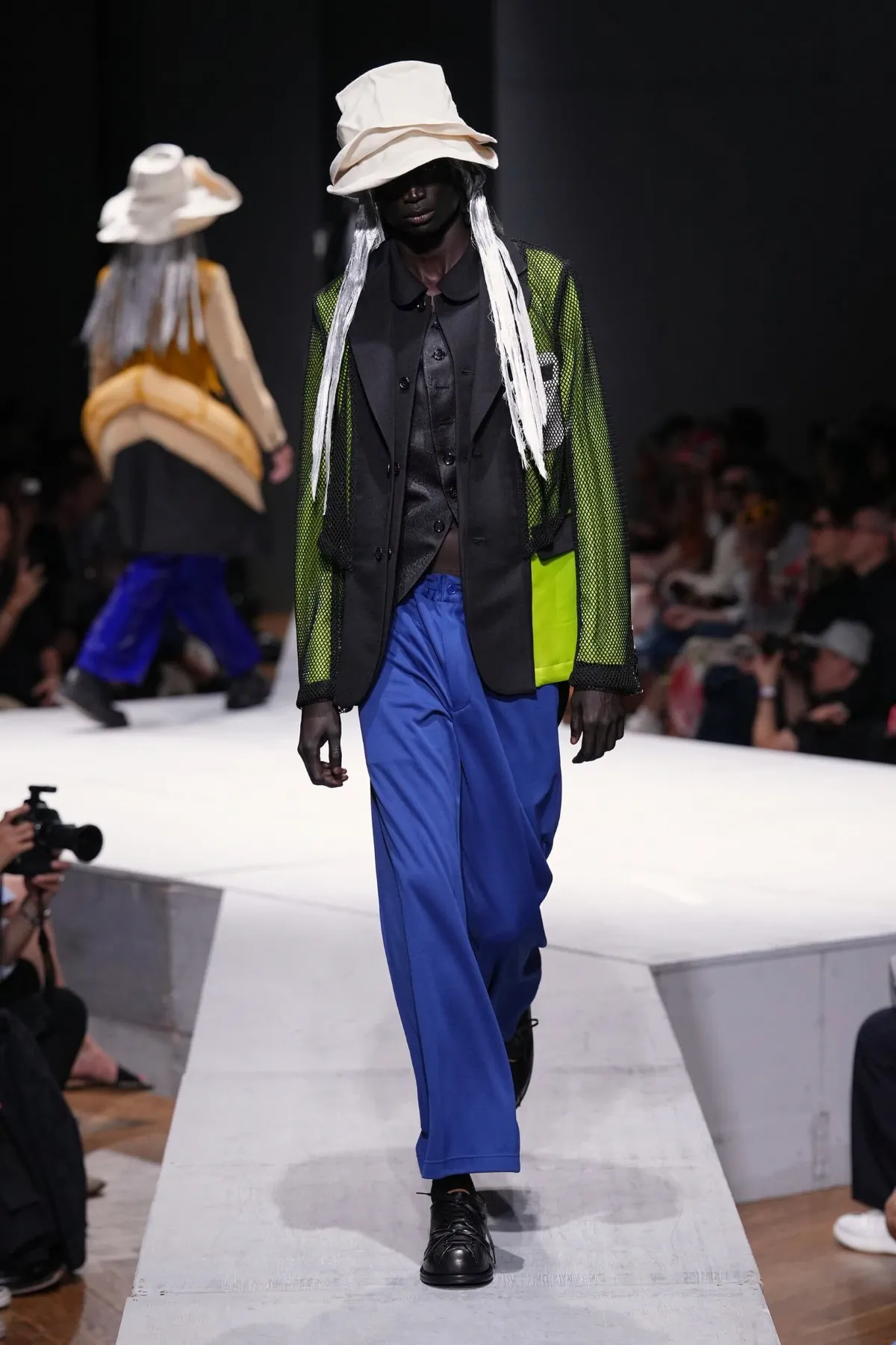 Au printemps 2027, COMME des GARÇONS Homme Plus rêve d'un monde sans guerre
