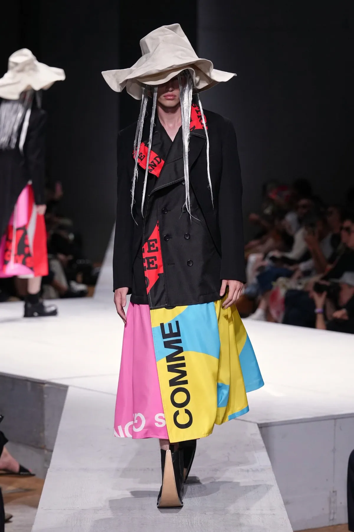 Au printemps 2027, COMME des GARÇONS Homme Plus rêve d'un monde sans guerre