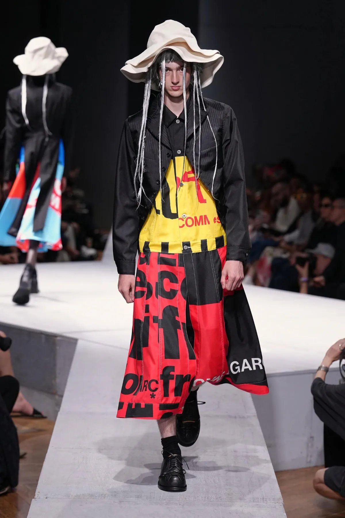 Au printemps 2027, COMME des GARÇONS Homme Plus rêve d'un monde sans guerre